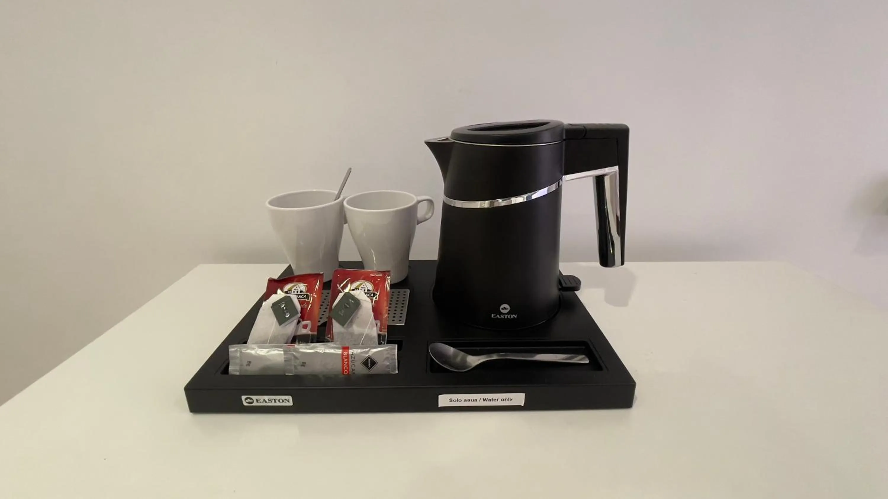 Coffee/tea facilities in Casual Blue