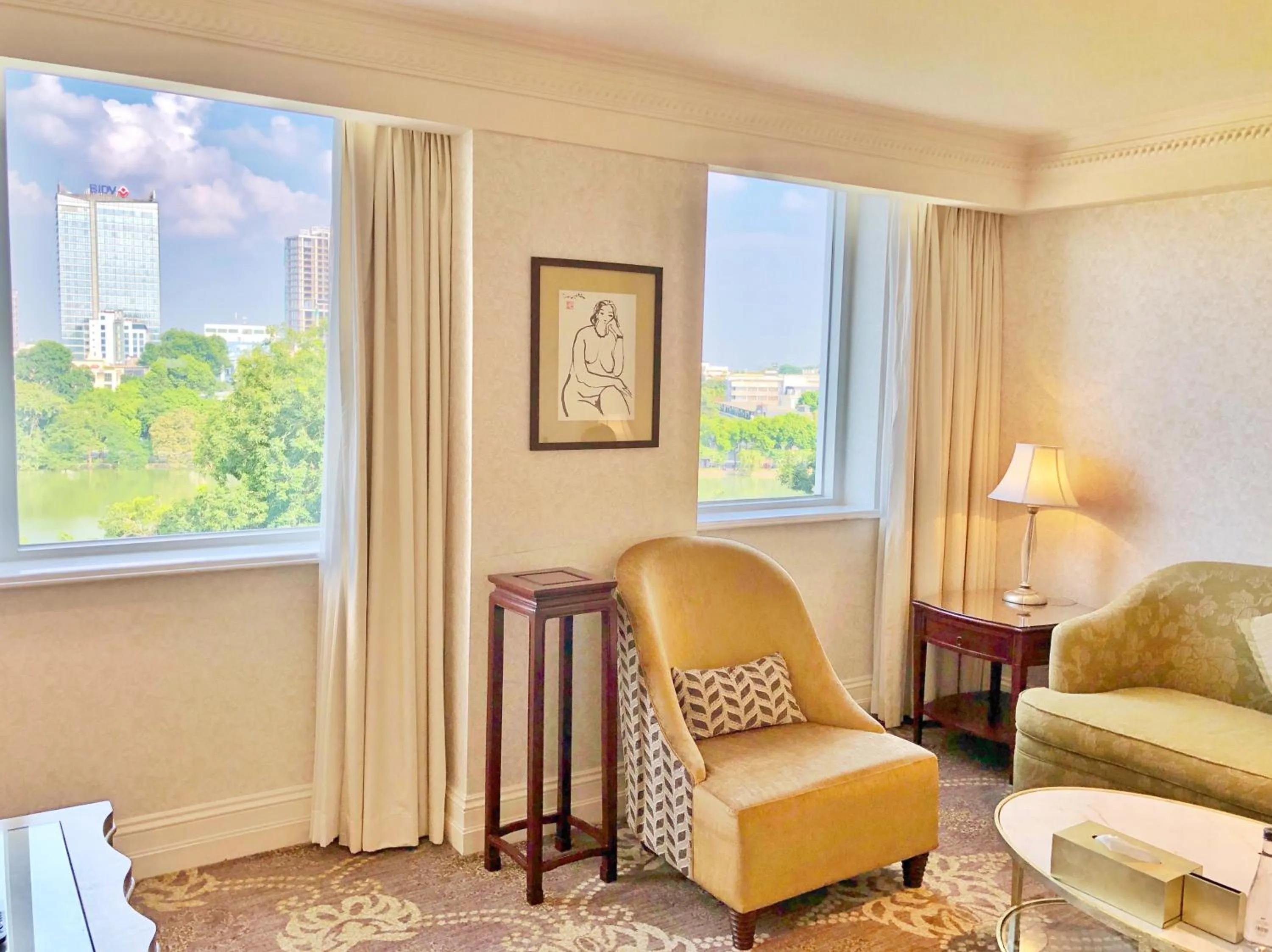 Living room in Apricot Hotel