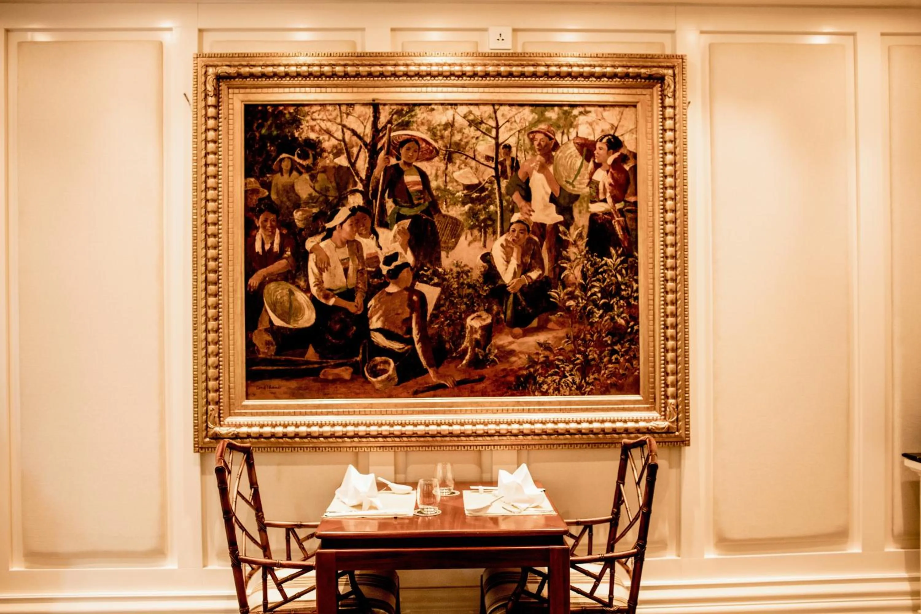 Restaurant/places to eat in Apricot Hotel