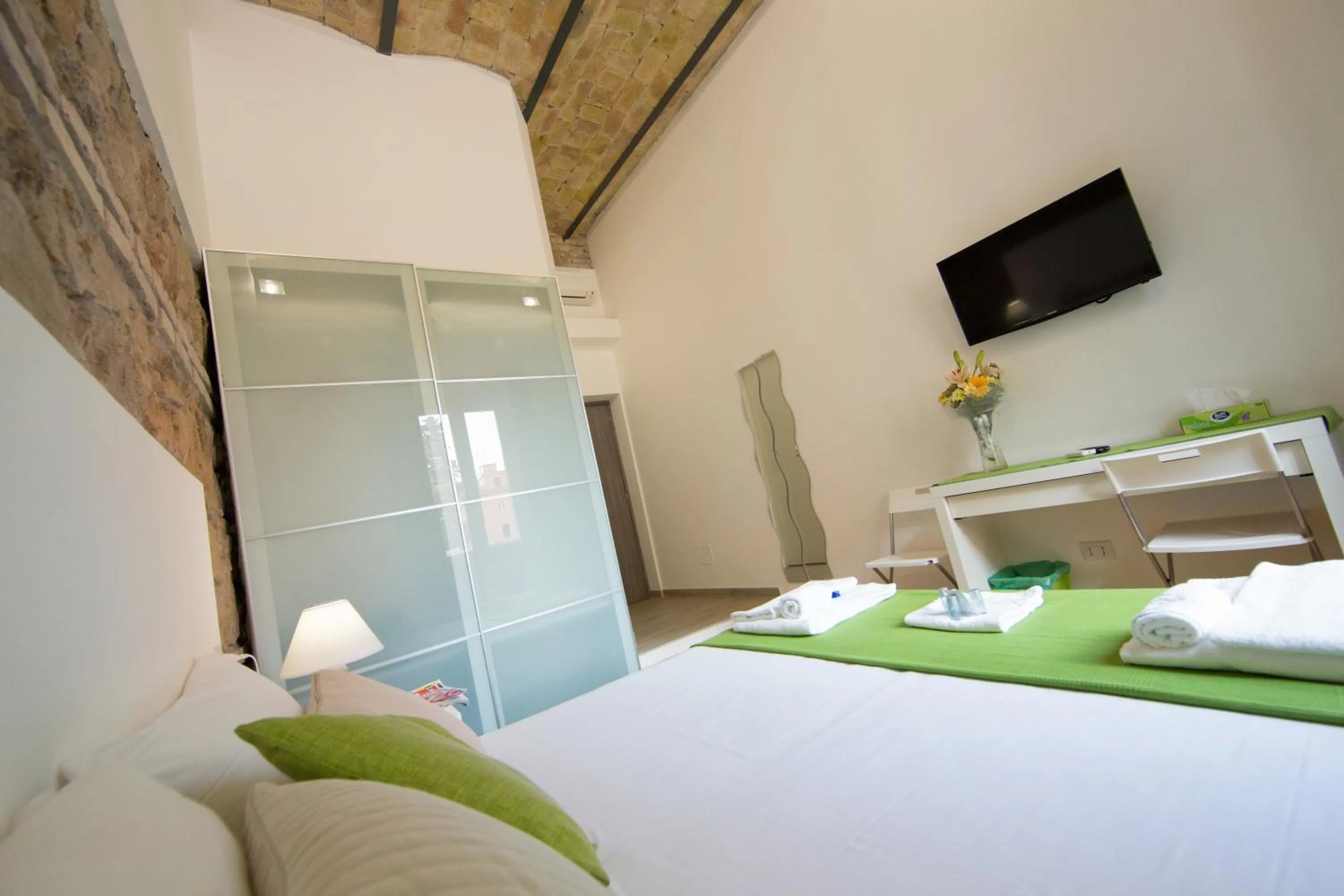 Photo of the whole room, Bed in The Great Beauty