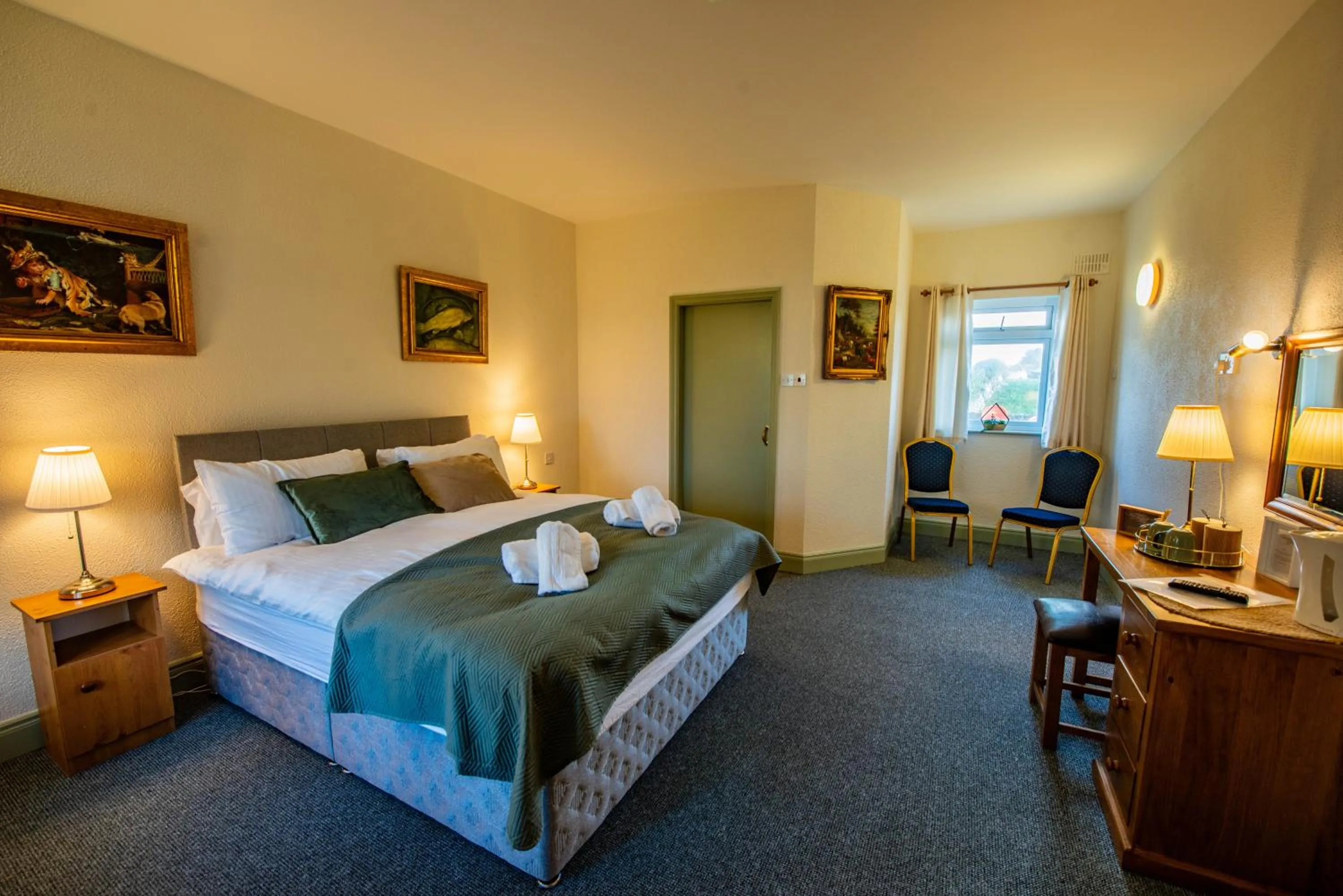 Bed in Greenfield Lodge Hotel Bar & Bistro