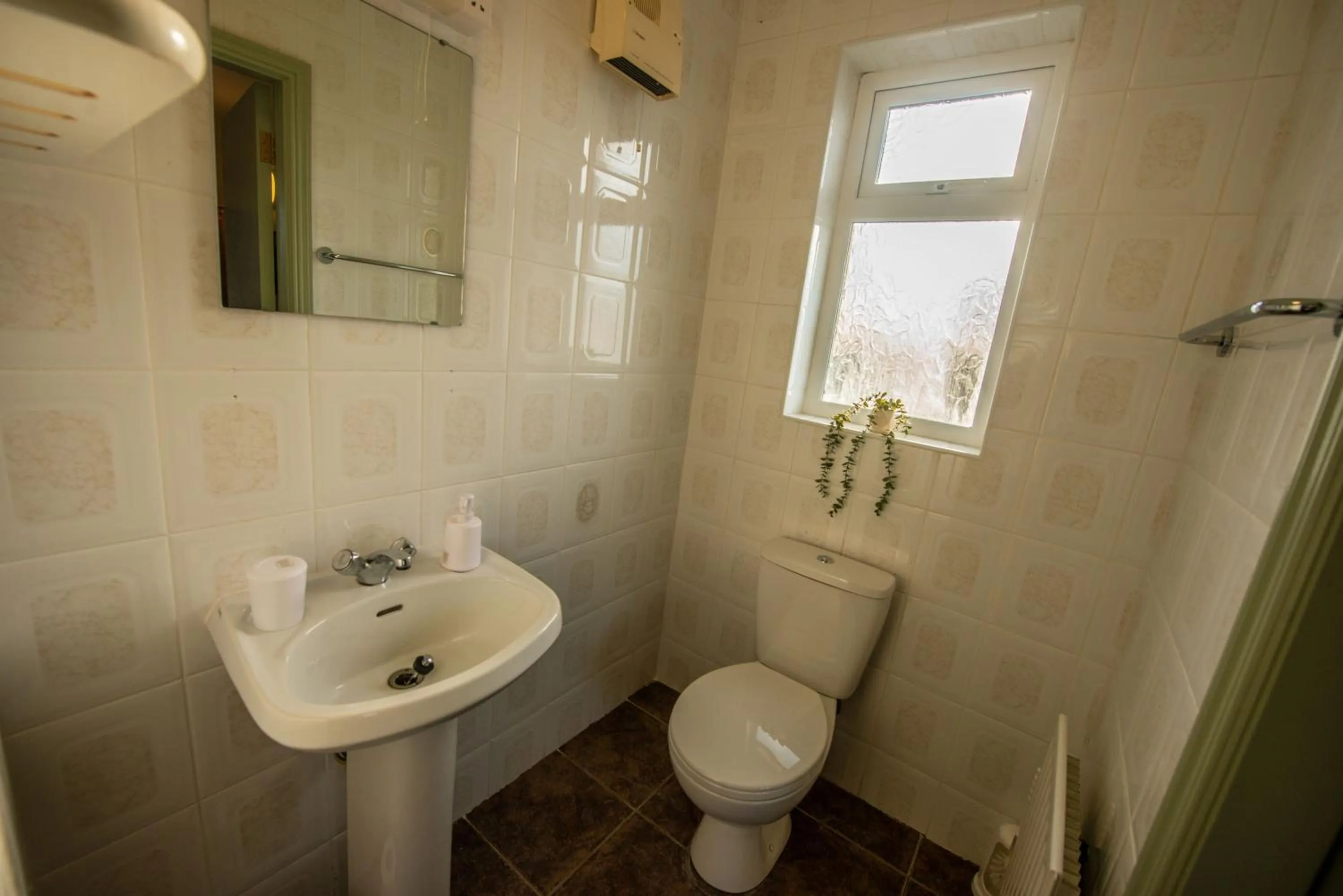 Shower in Greenfield Lodge Hotel Bar & Bistro