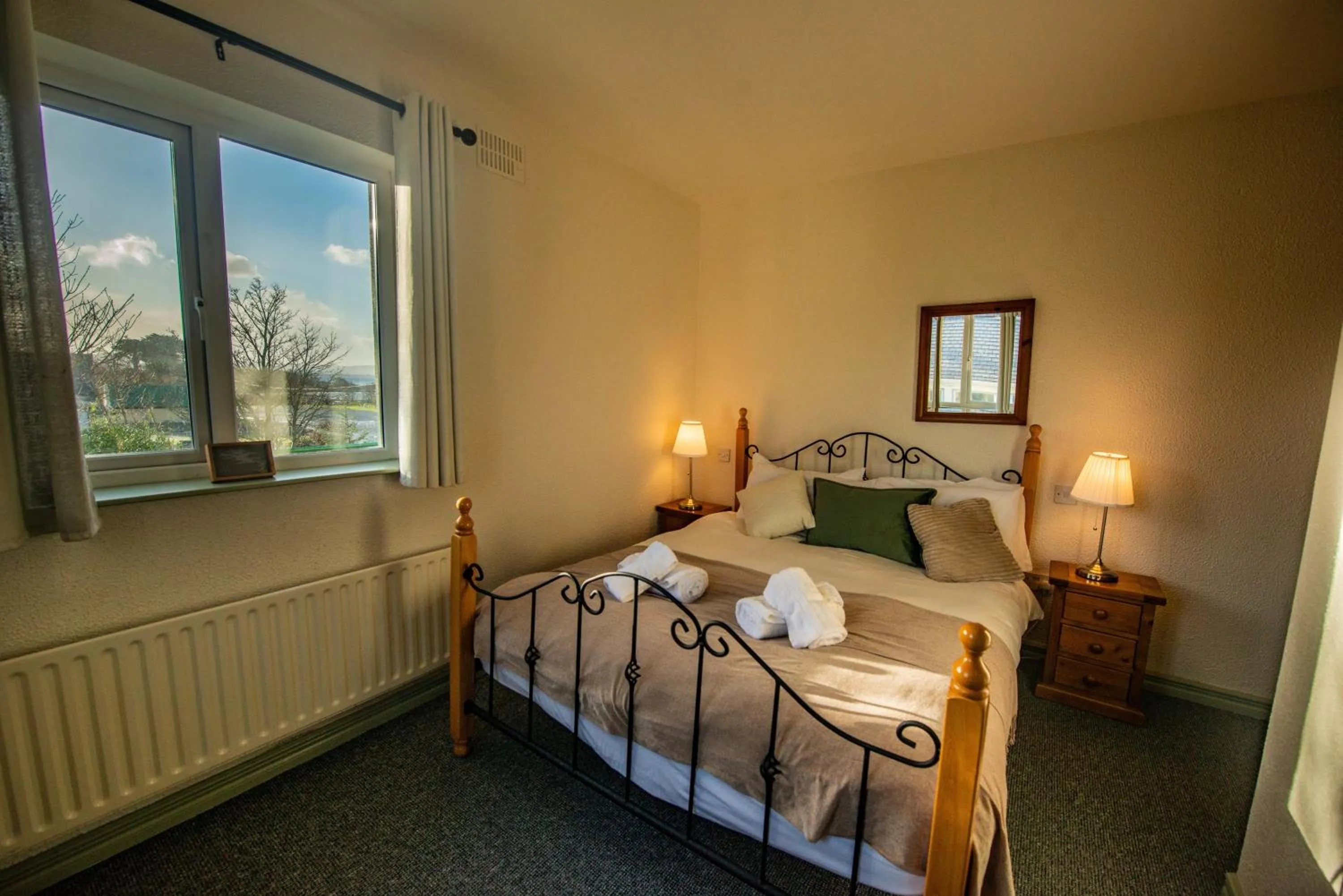 Photo of the whole room, Bed in Greenfield Lodge Hotel Bar & Bistro