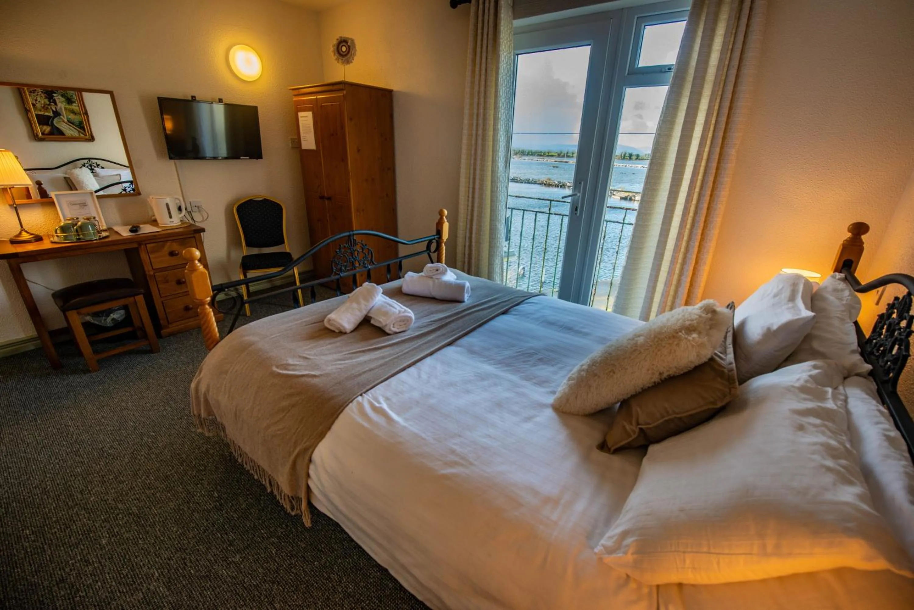 Bed in Greenfield Lodge Hotel Bar & Bistro