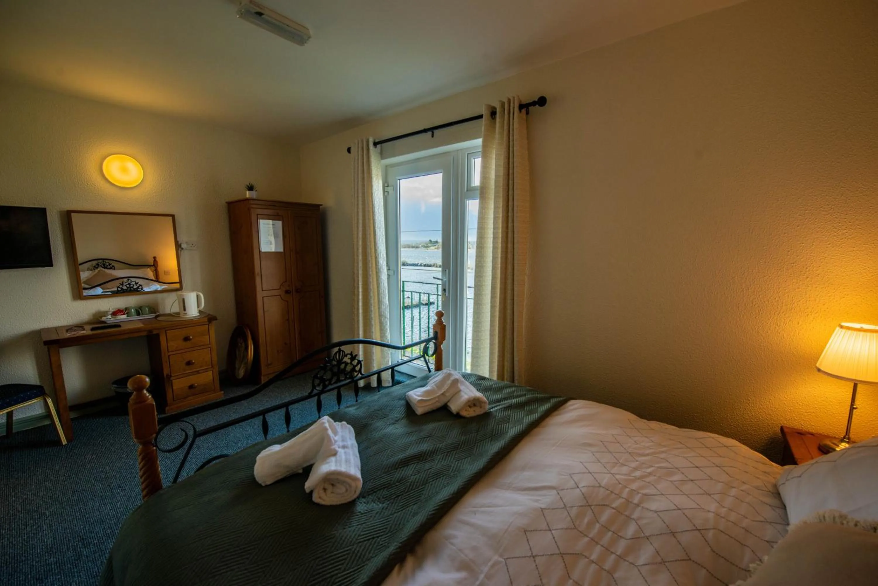 Bed in Greenfield Lodge Hotel Bar & Bistro