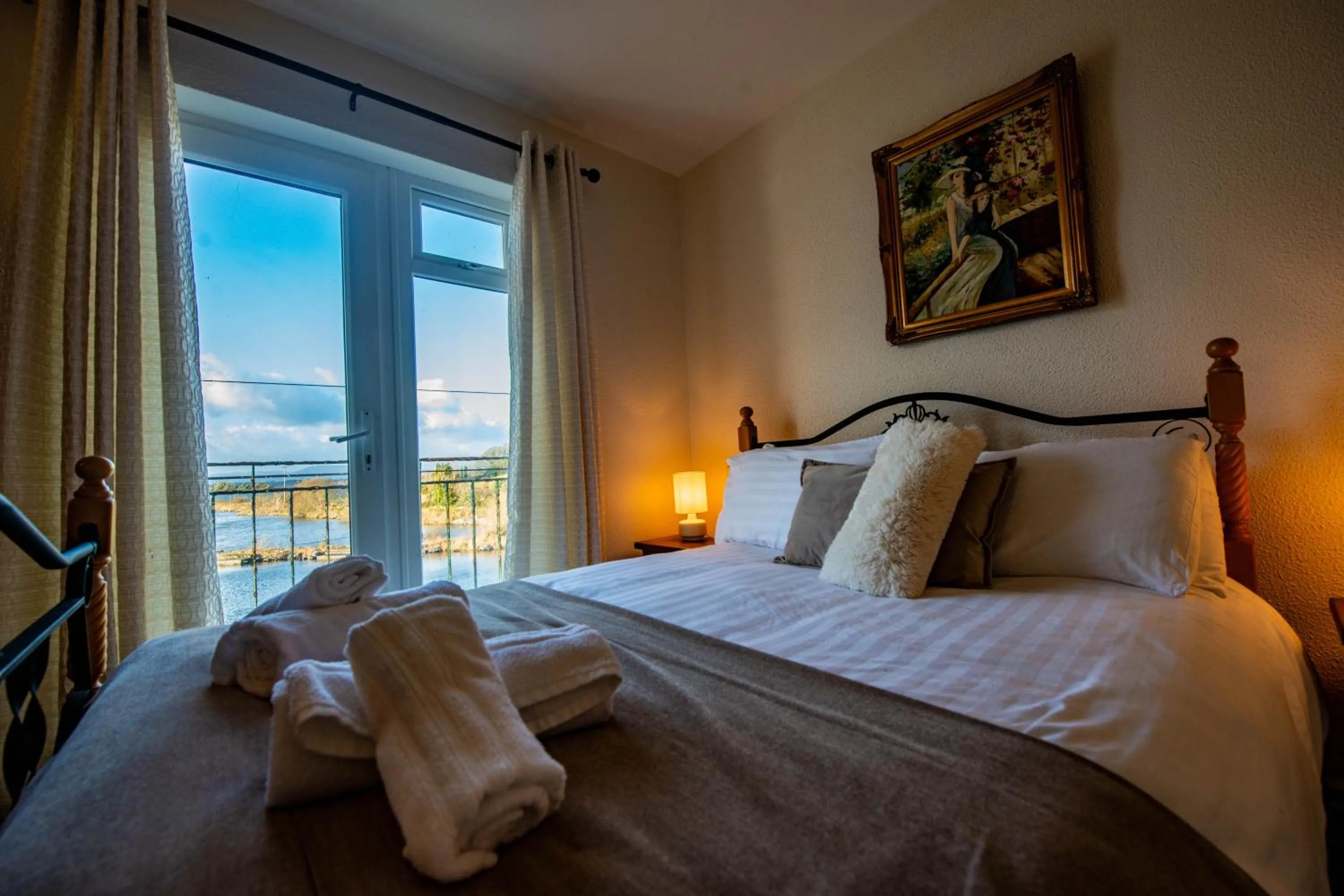 Bed in Greenfield Lodge Hotel Bar & Bistro