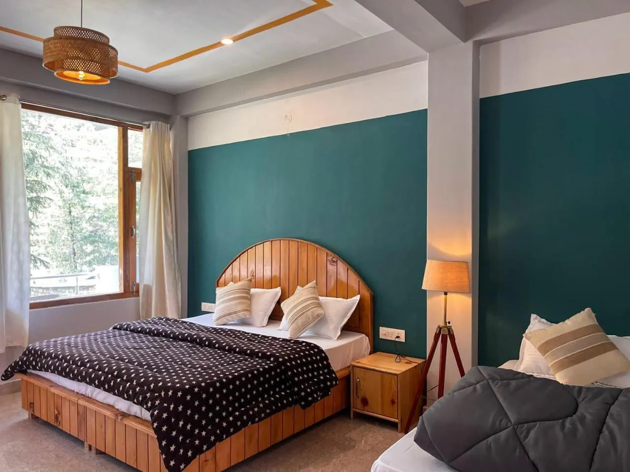 Bed in Madpackers Kasol Riverside - Katagla