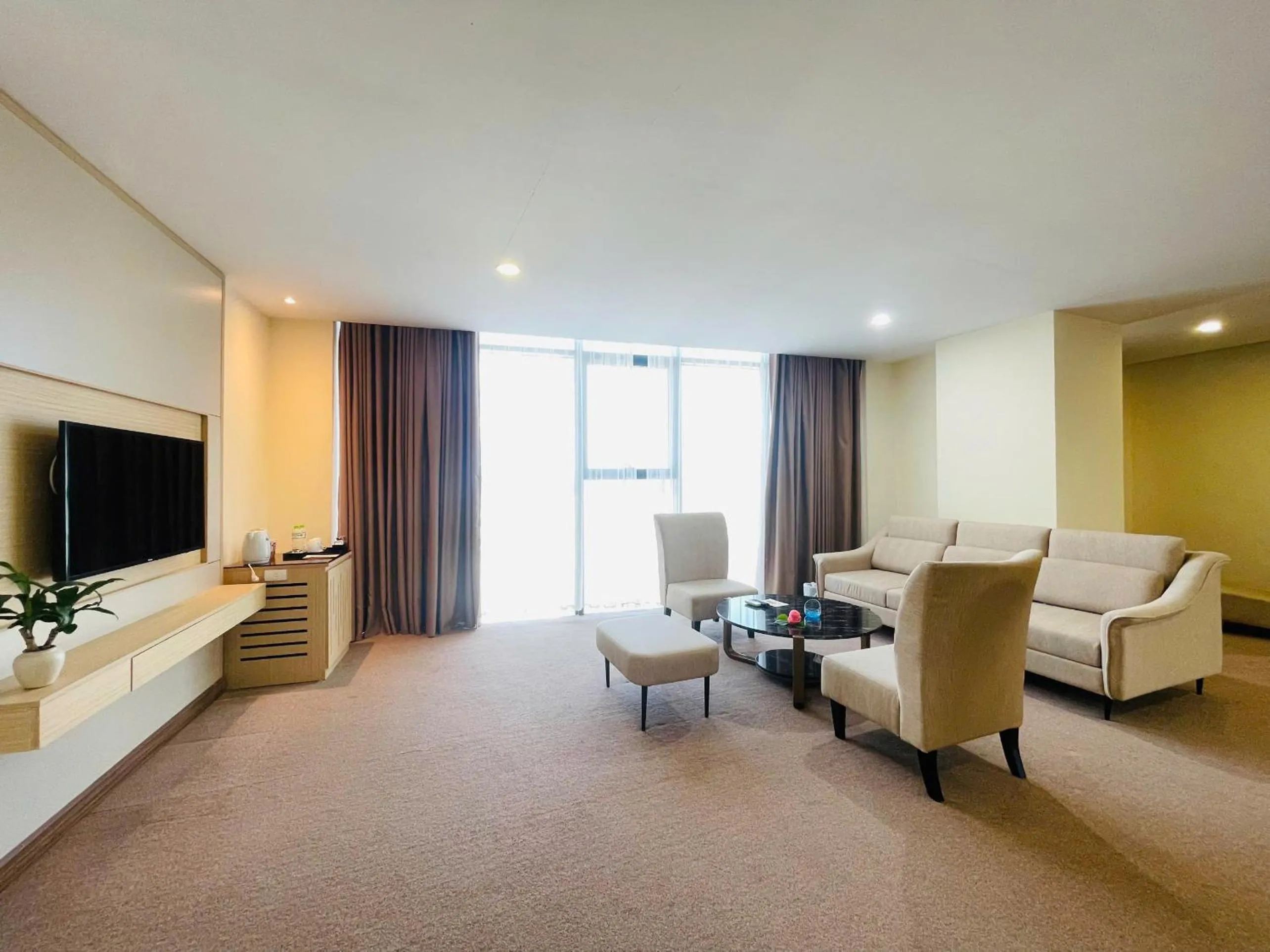 Communal lounge/ TV room in Muong Thanh Grand Quang Tri Hotel