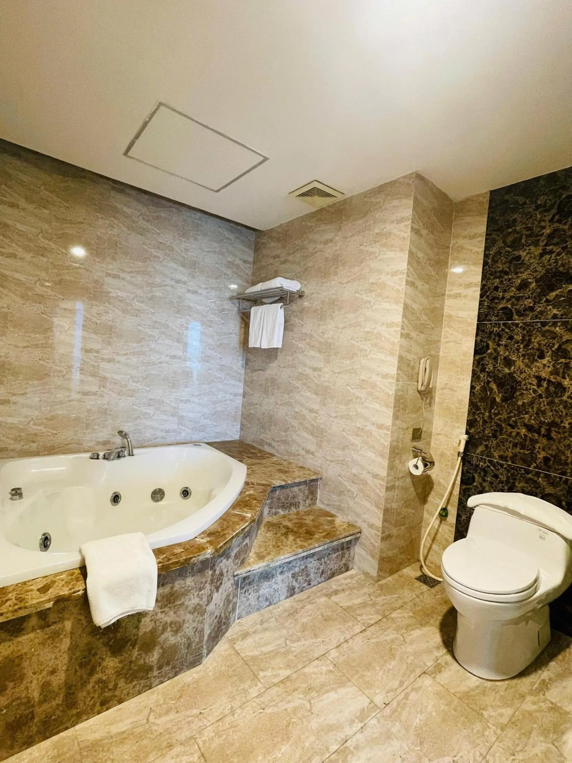 Bath in Muong Thanh Grand Quang Tri Hotel