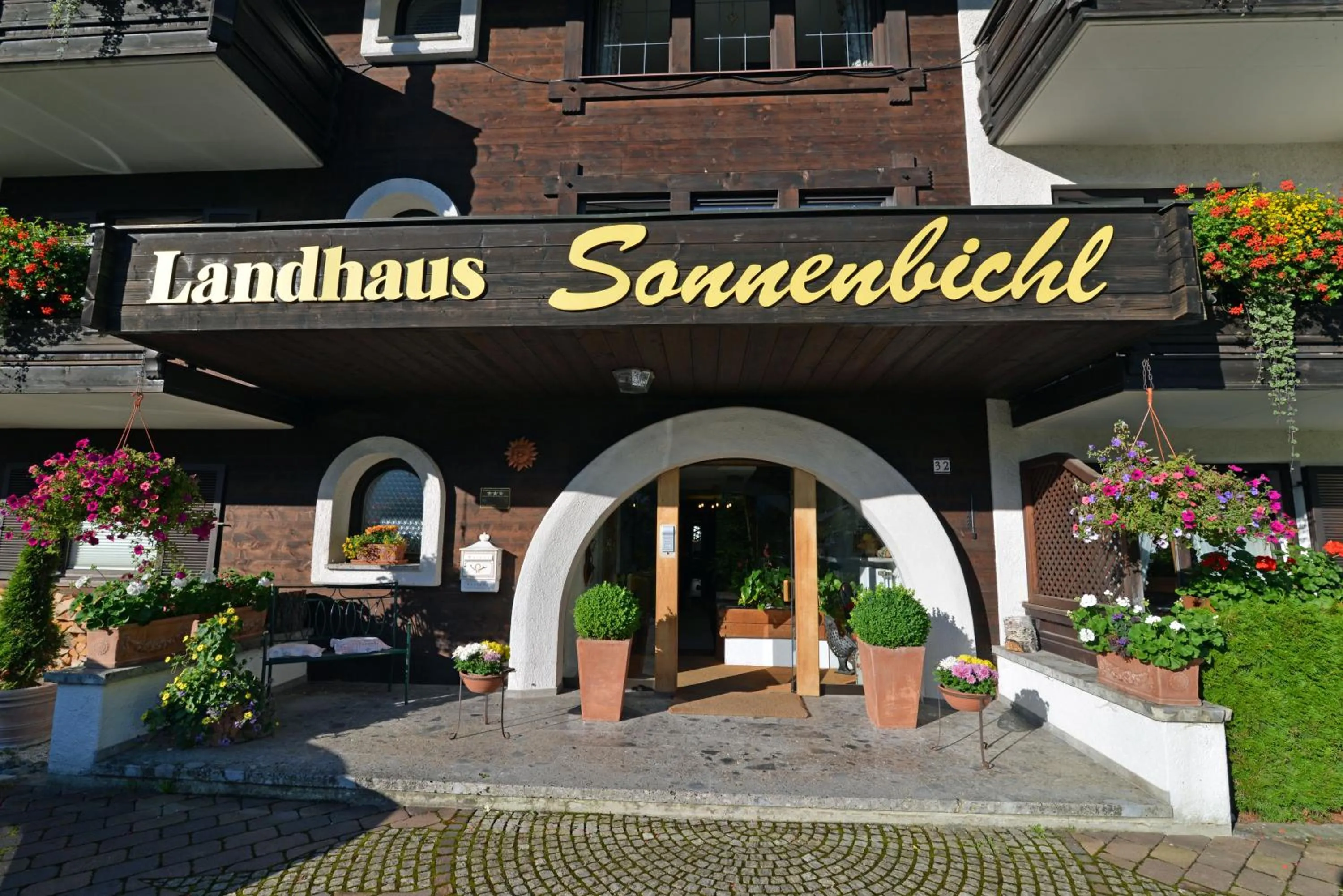 Facade/entrance in Landhaus Sonnenbichl Mittenwald