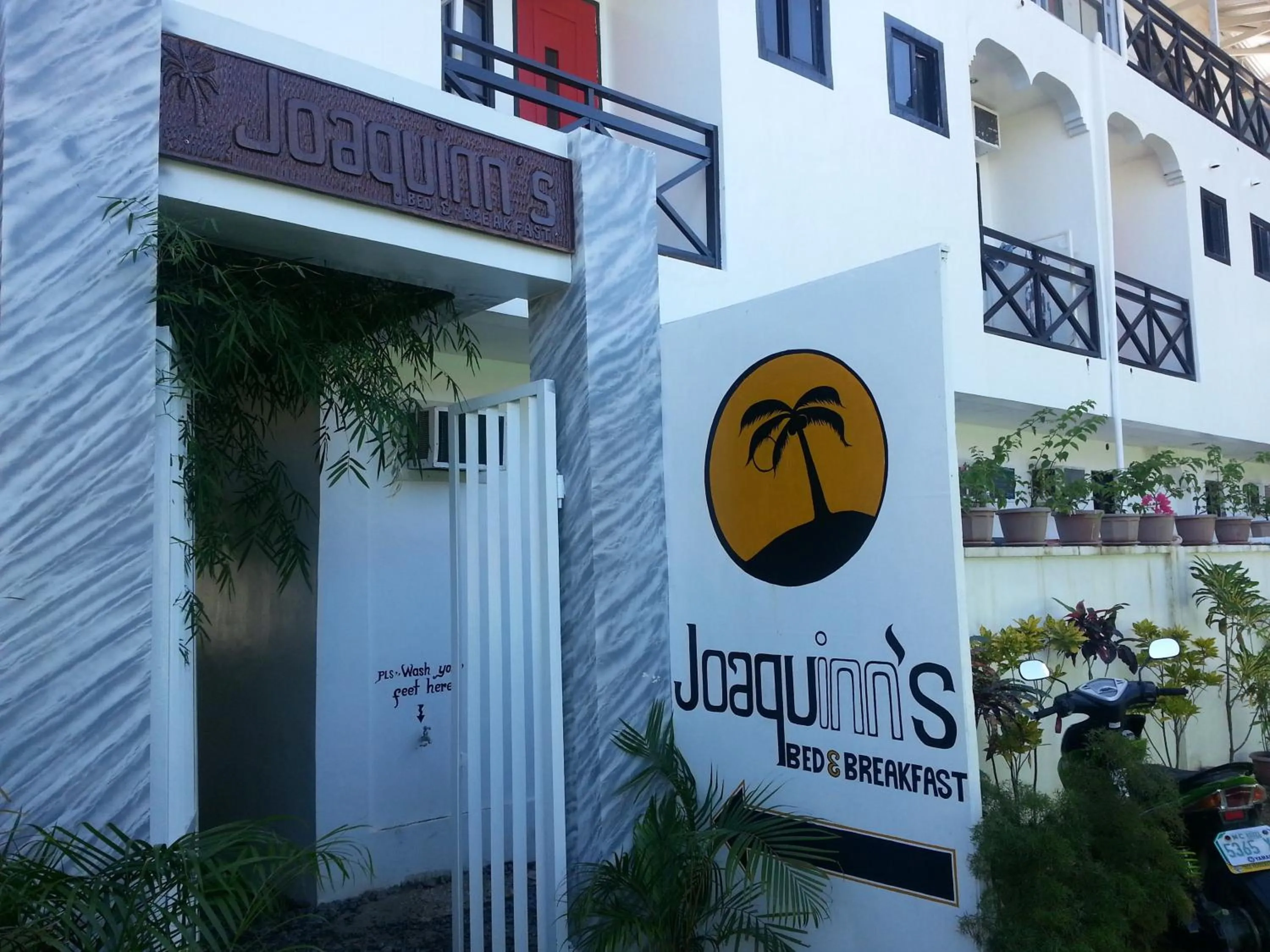 Facade/entrance in Joaquinn's Bed and Breakfast