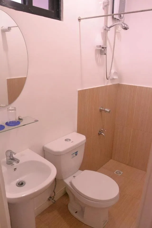 Bathroom in Joaquinn's Bed and Breakfast