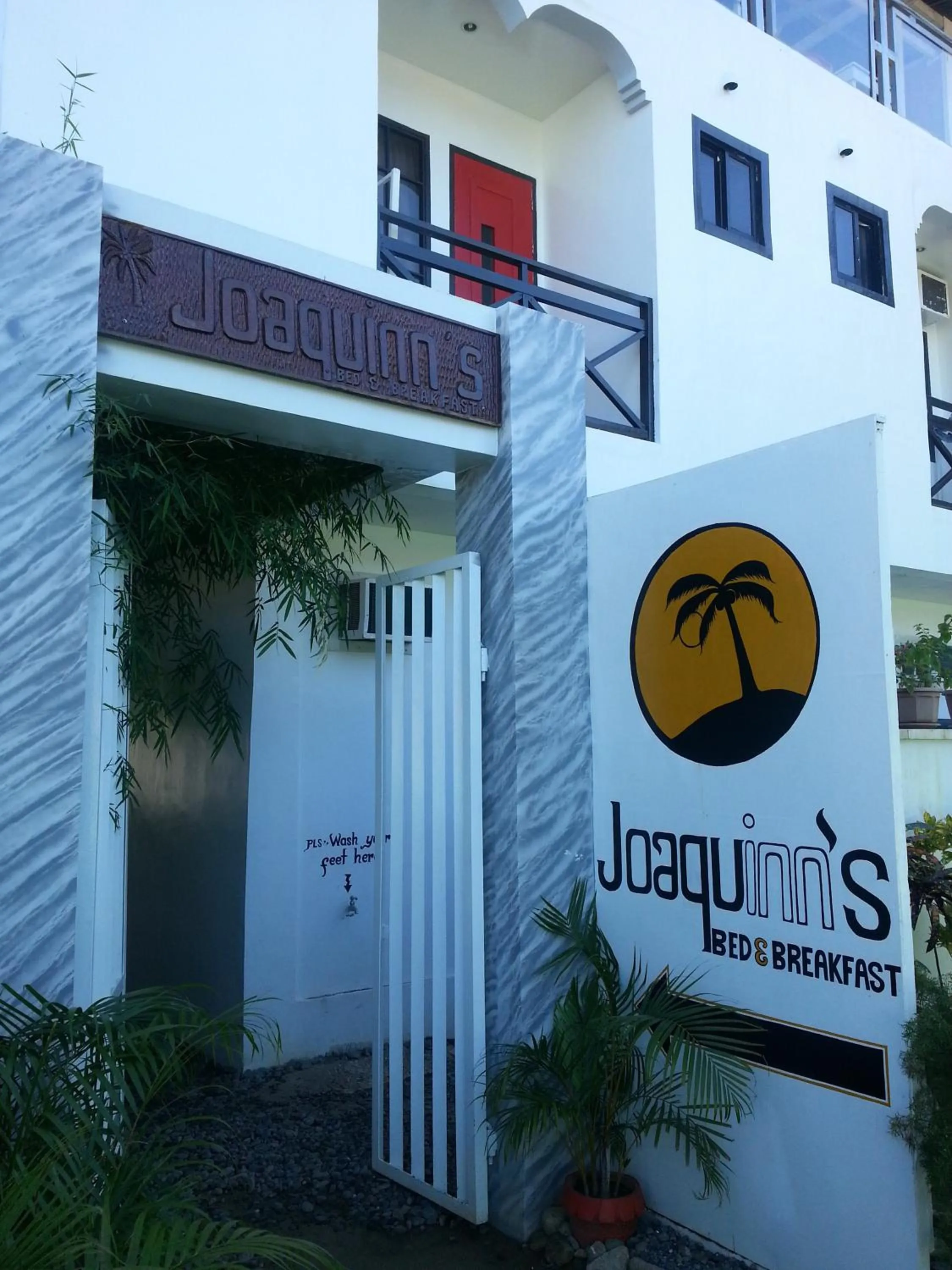 Facade/entrance in Joaquinn's Bed and Breakfast