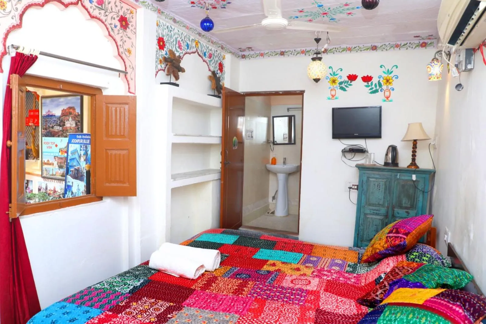 Bedroom, Bed in Jodhpur Heritage Haveli Guest House