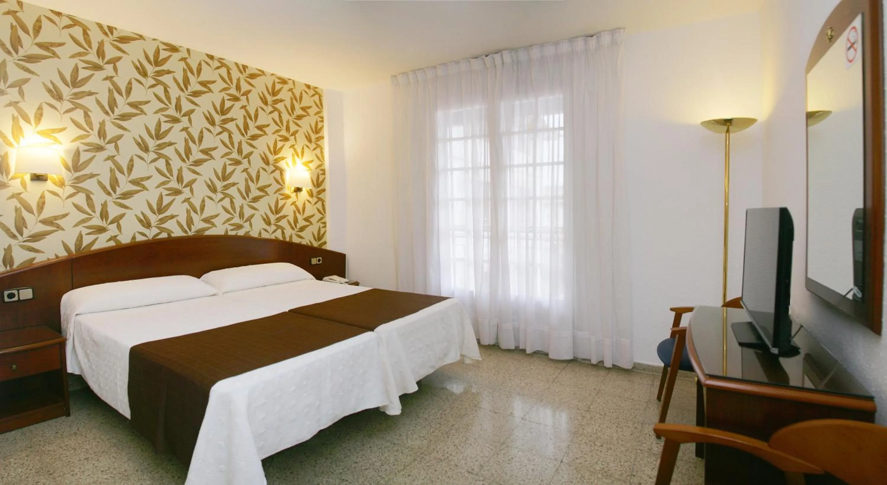 Photo of the whole room, Bed in Hotel La Carolina