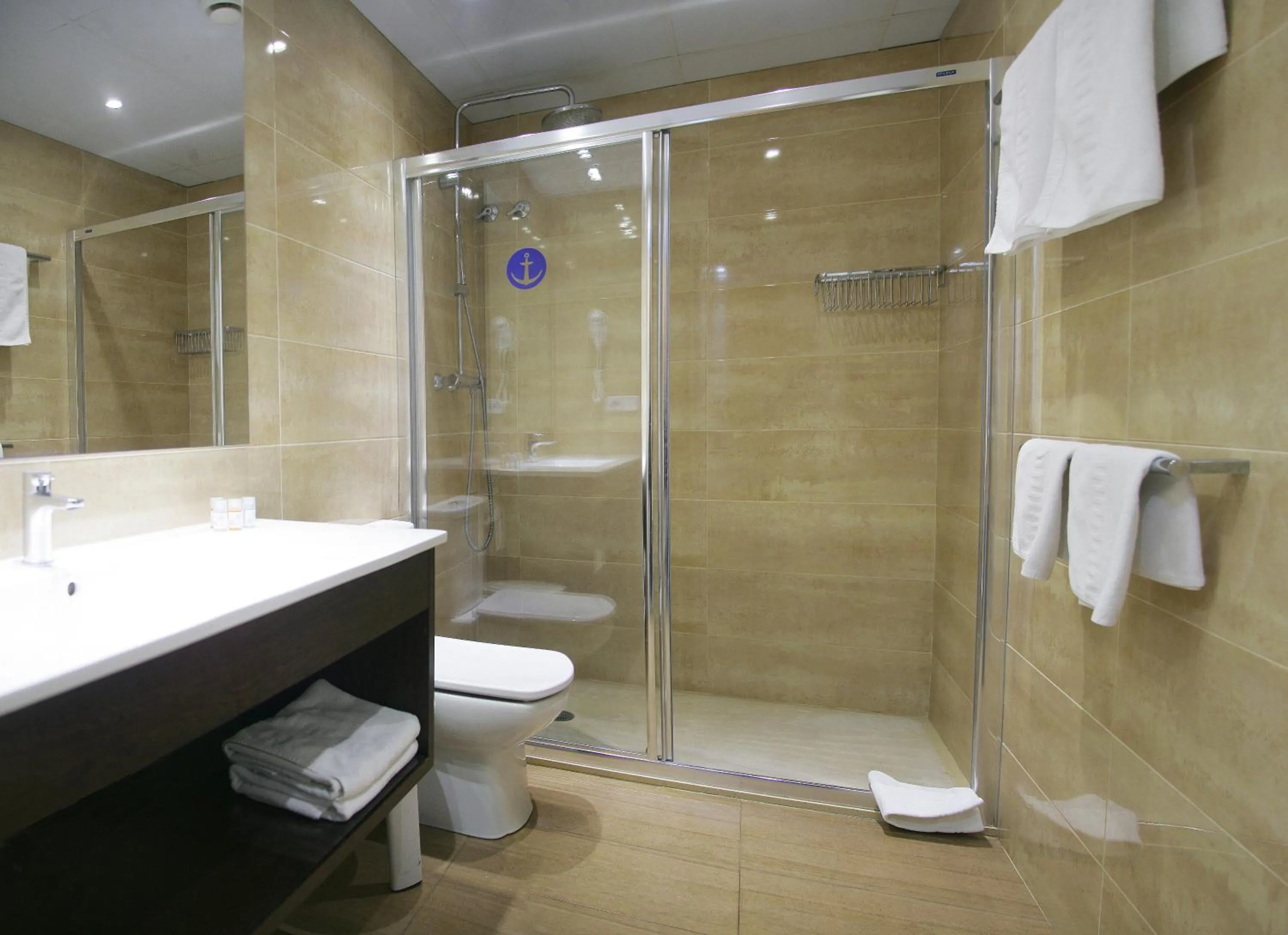 Bathroom in Hotel La Carolina