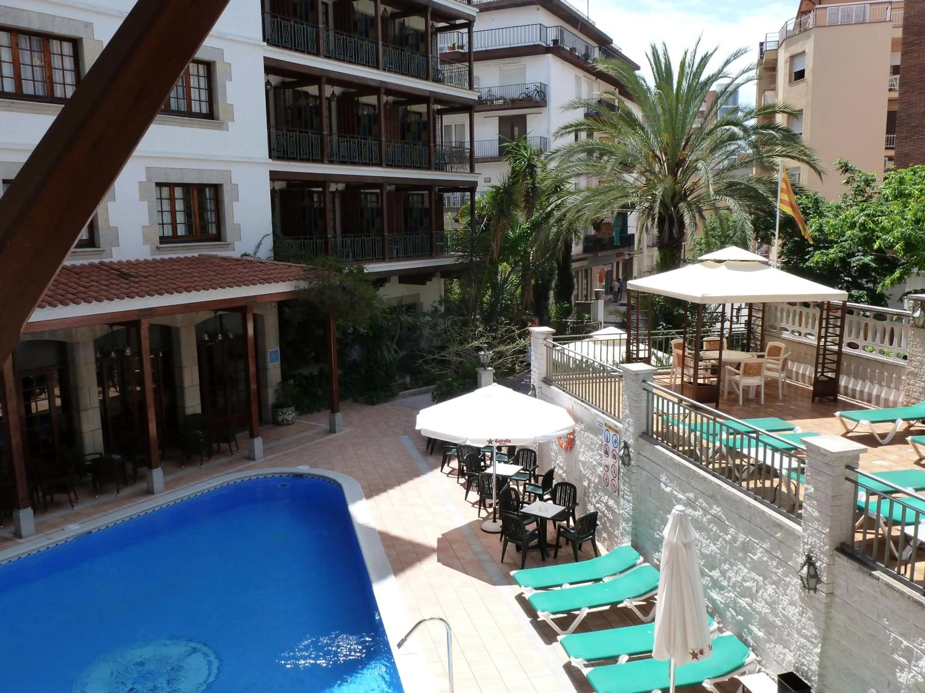 Swimming pool in Hotel La Carolina