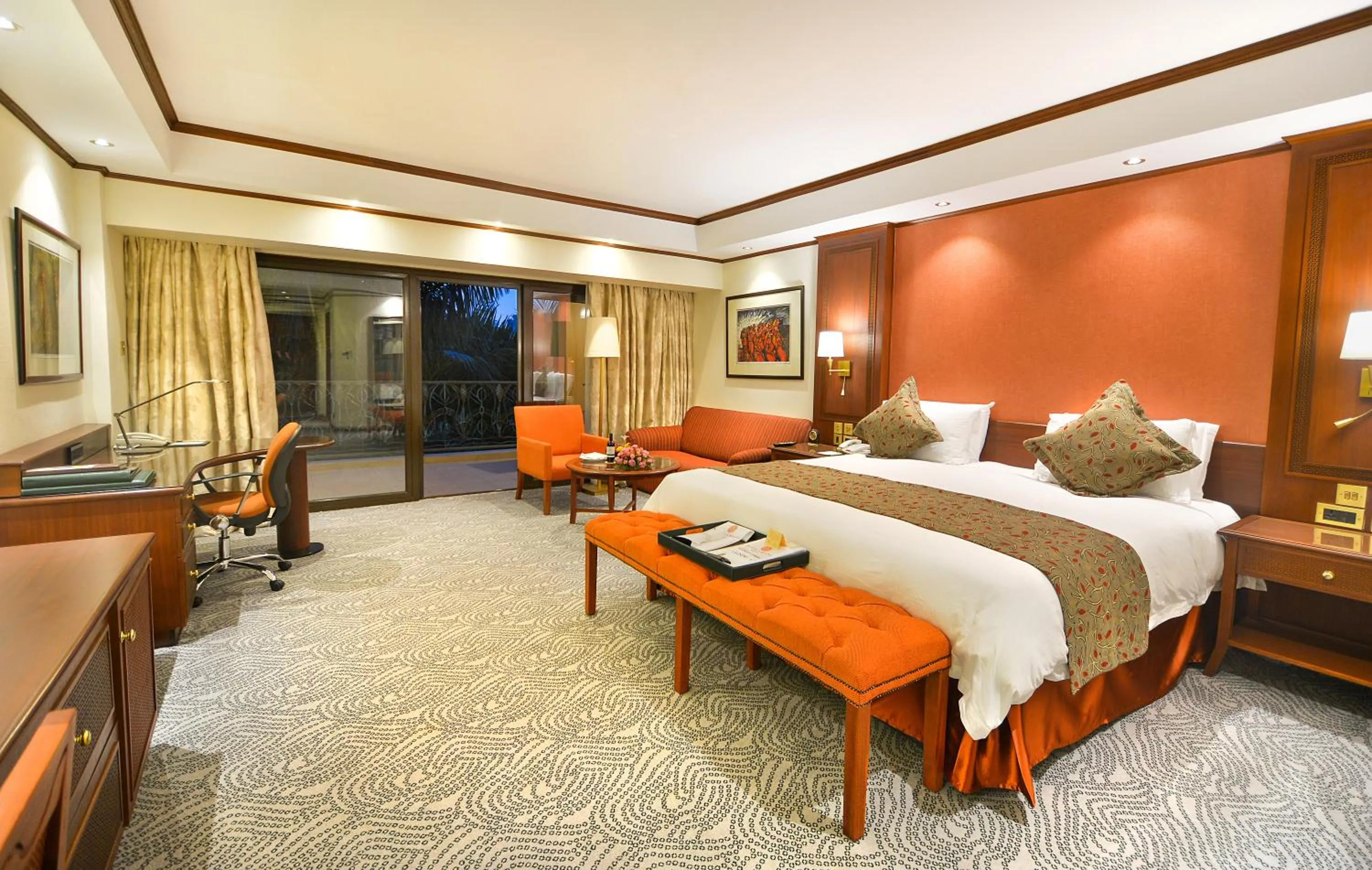 Photo of the whole room, Bed in Kampala Serena Hotel