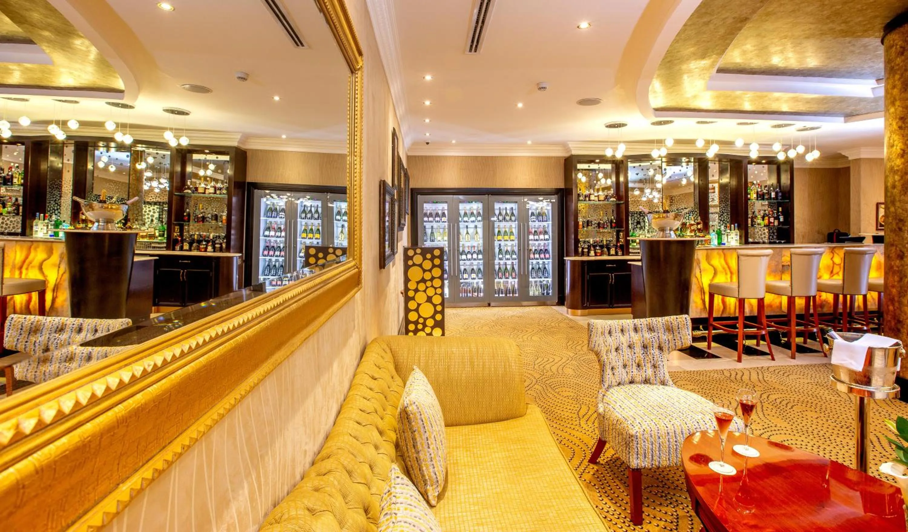 Lounge or bar in Kampala Serena Hotel