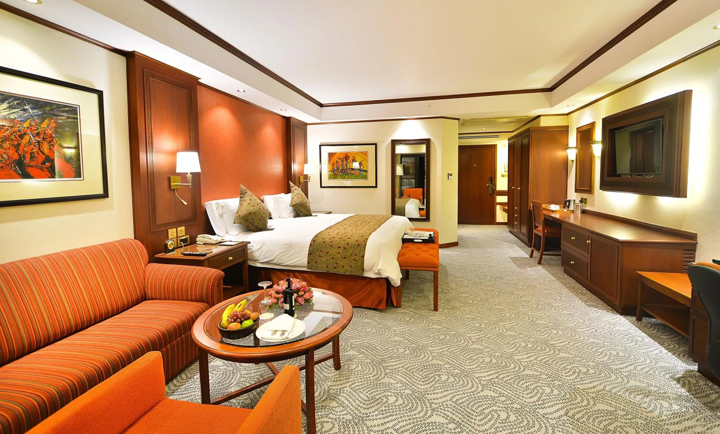 Bedroom, Bed in Kampala Serena Hotel