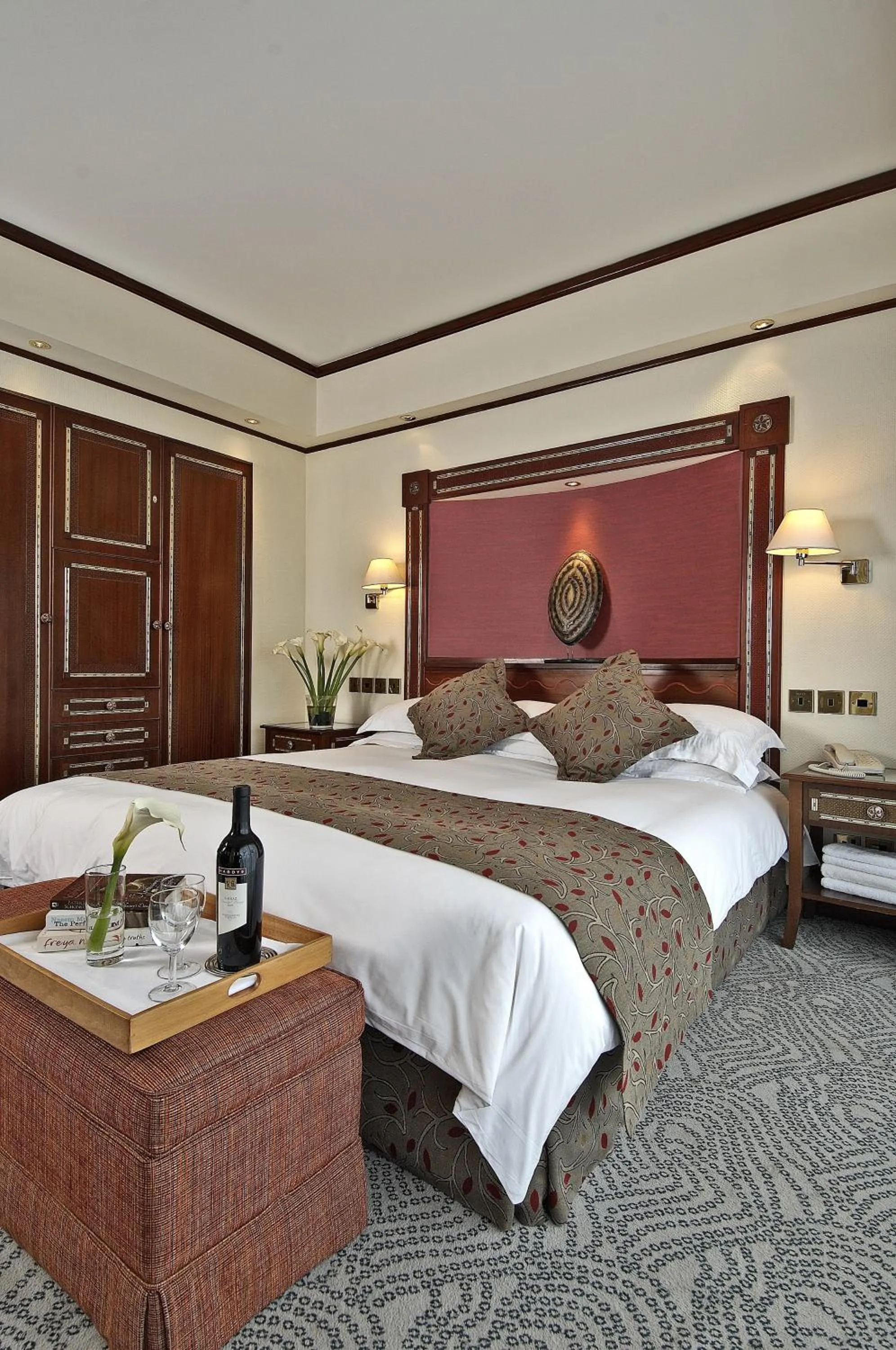 Photo of the whole room, Bed in Kampala Serena Hotel