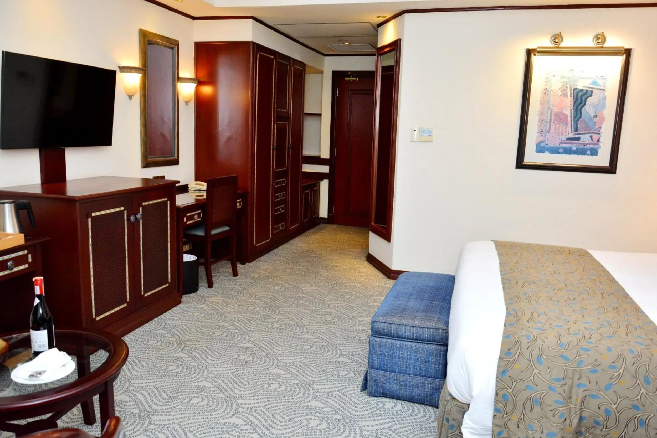 Bed in Kampala Serena Hotel