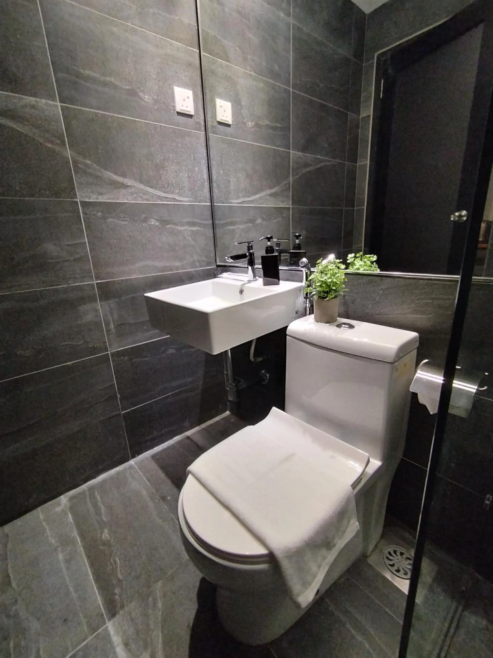 Toilet in Kingston Hotel 7 - Johor Bharu