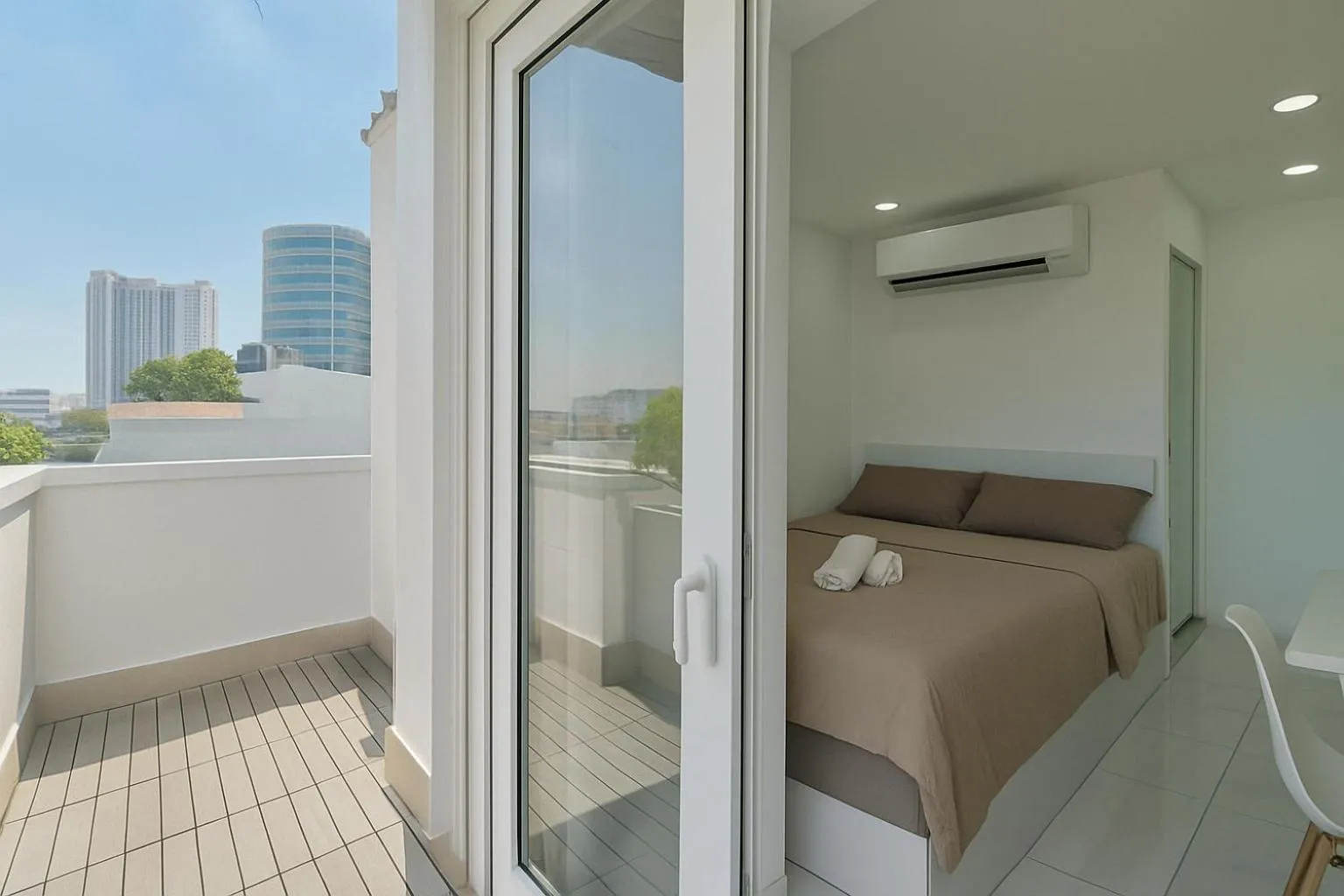 Siris Niko Residence - Self Checkin