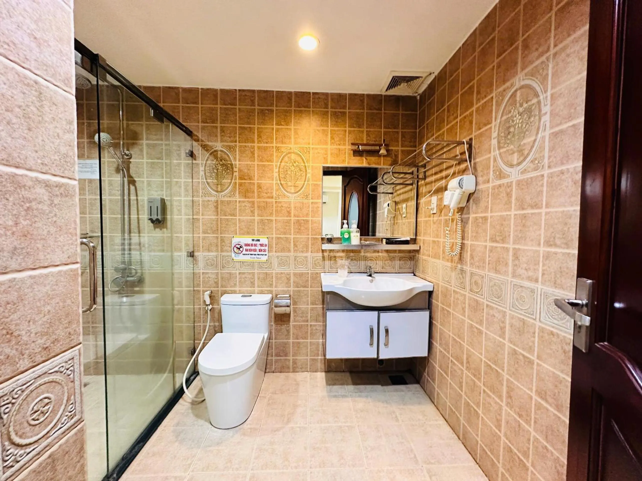 Shower in Khách Sạn Avatar