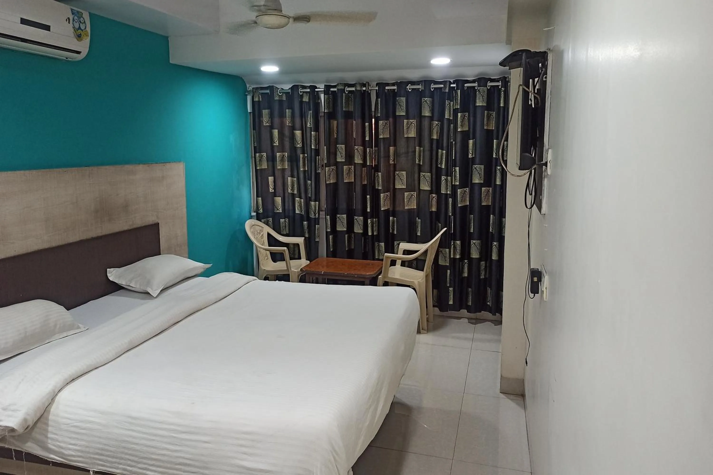 Bed in Hotel Blue Heaven