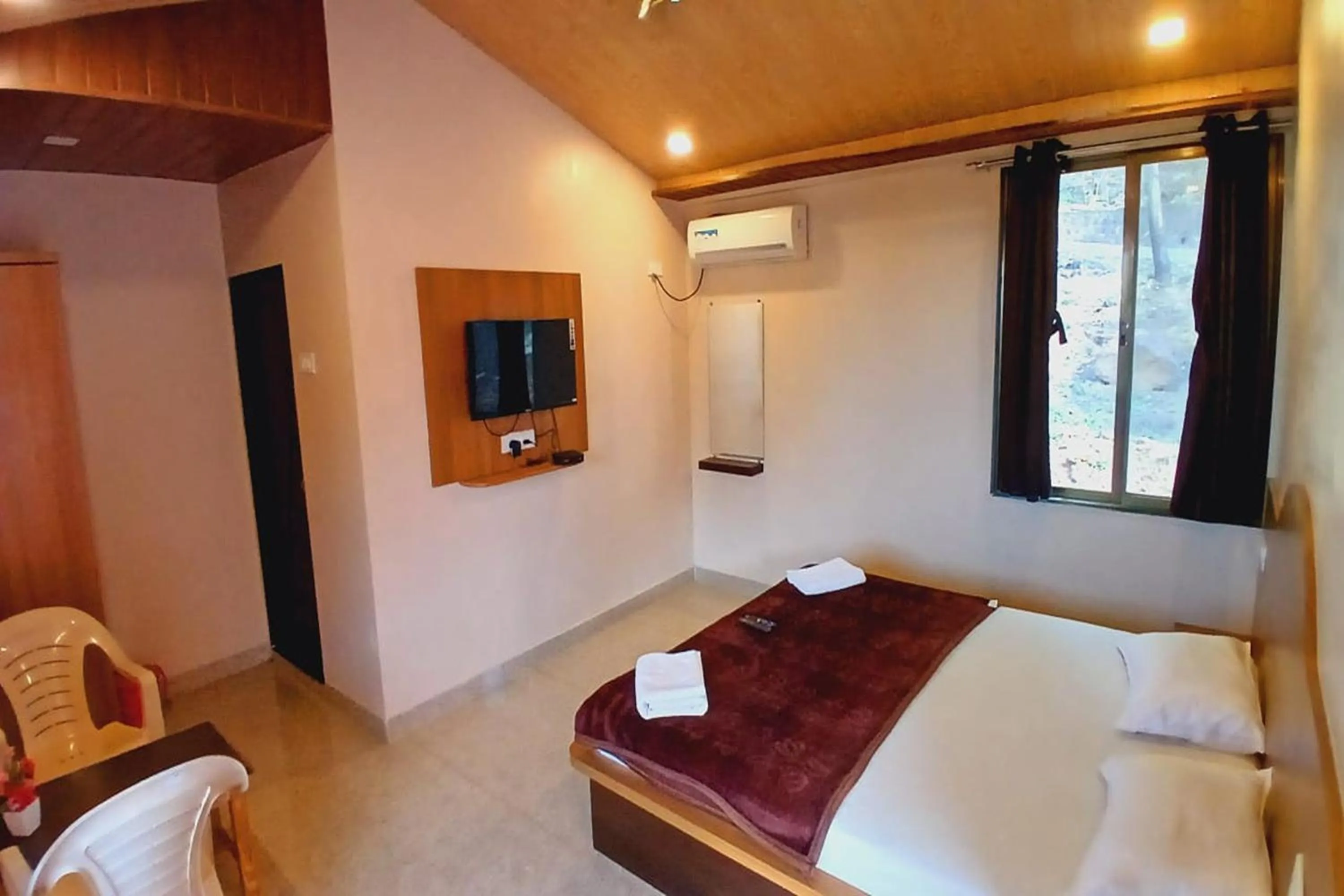 Bedroom, Bed in Hotel Blue Heaven