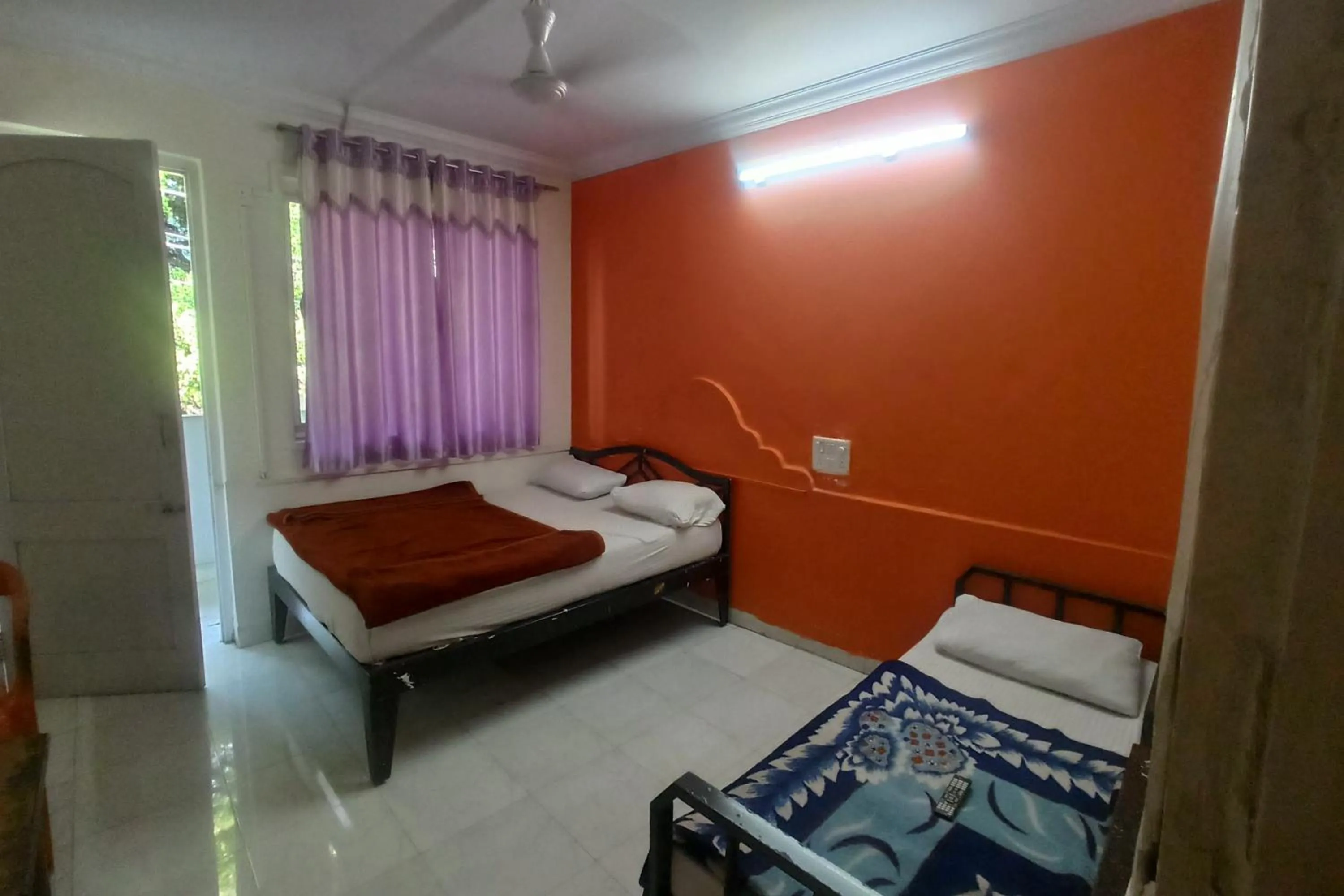 Bedroom, Bed in Hotel Blue Heaven