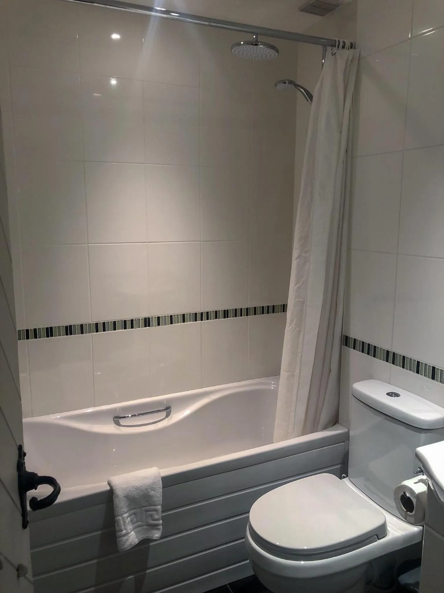 The Hoops Inn & Country Hotel