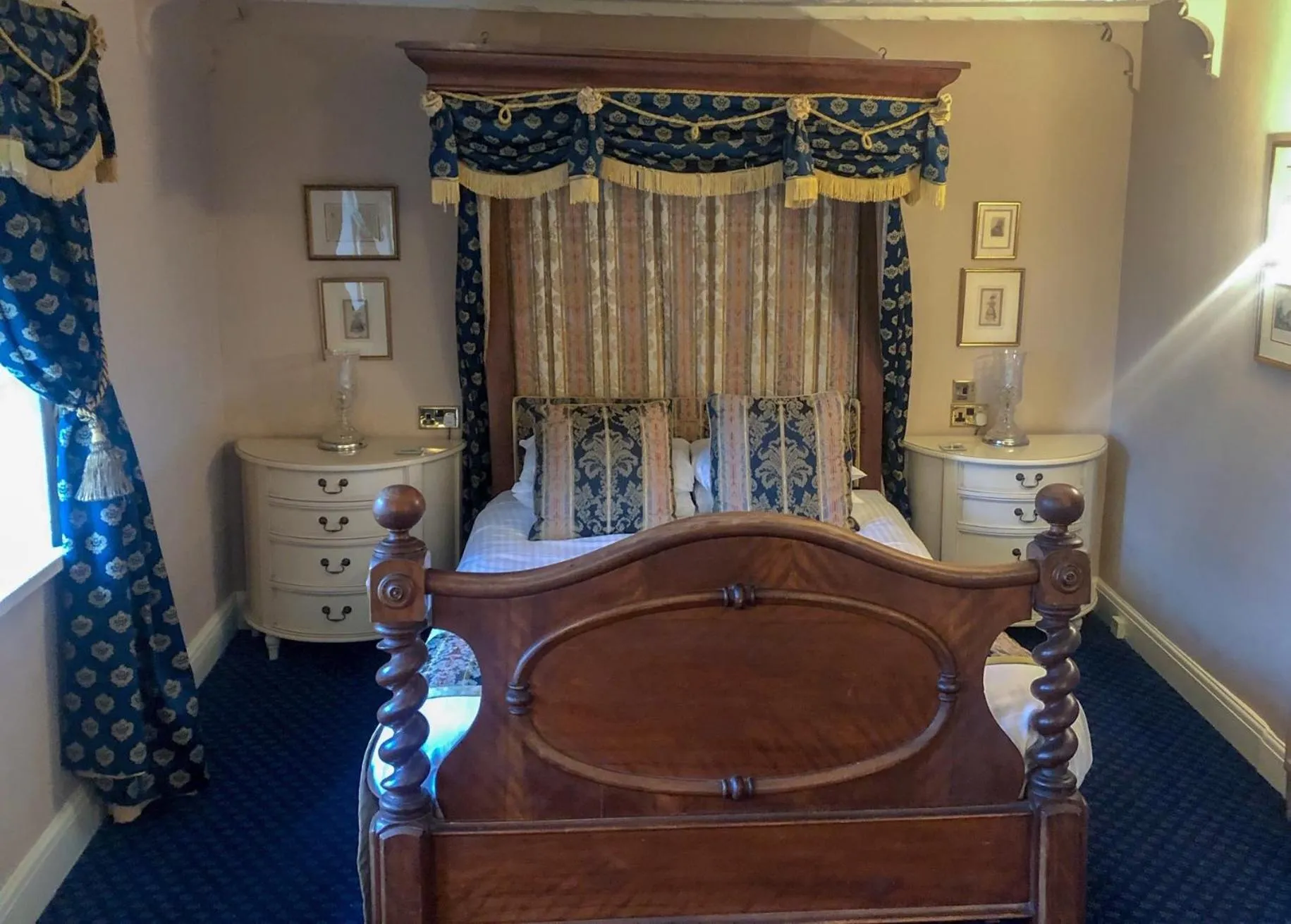 Bed in The Hoops Inn & Country Hotel