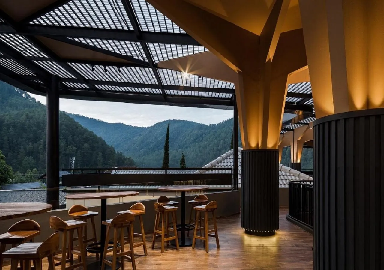 Restaurant/places to eat in Allura Azana Resort Tawangmangu