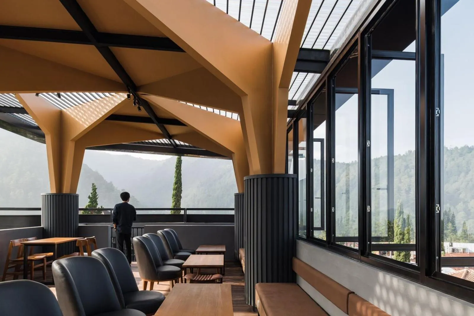 Restaurant/places to eat in Allura Azana Resort Tawangmangu