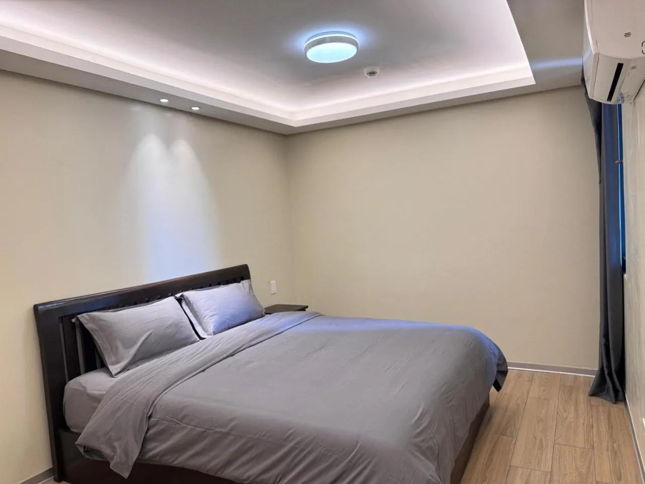 Bed in LCONDOTEL Hotel Studio with Balcony at Imperial Plaza near MOA NAIA PITX