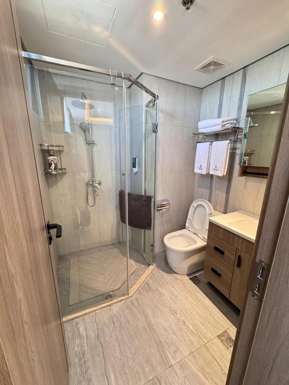 Shower in LCONDOTEL Hotel Studio with Balcony at Imperial Plaza near MOA NAIA PITX