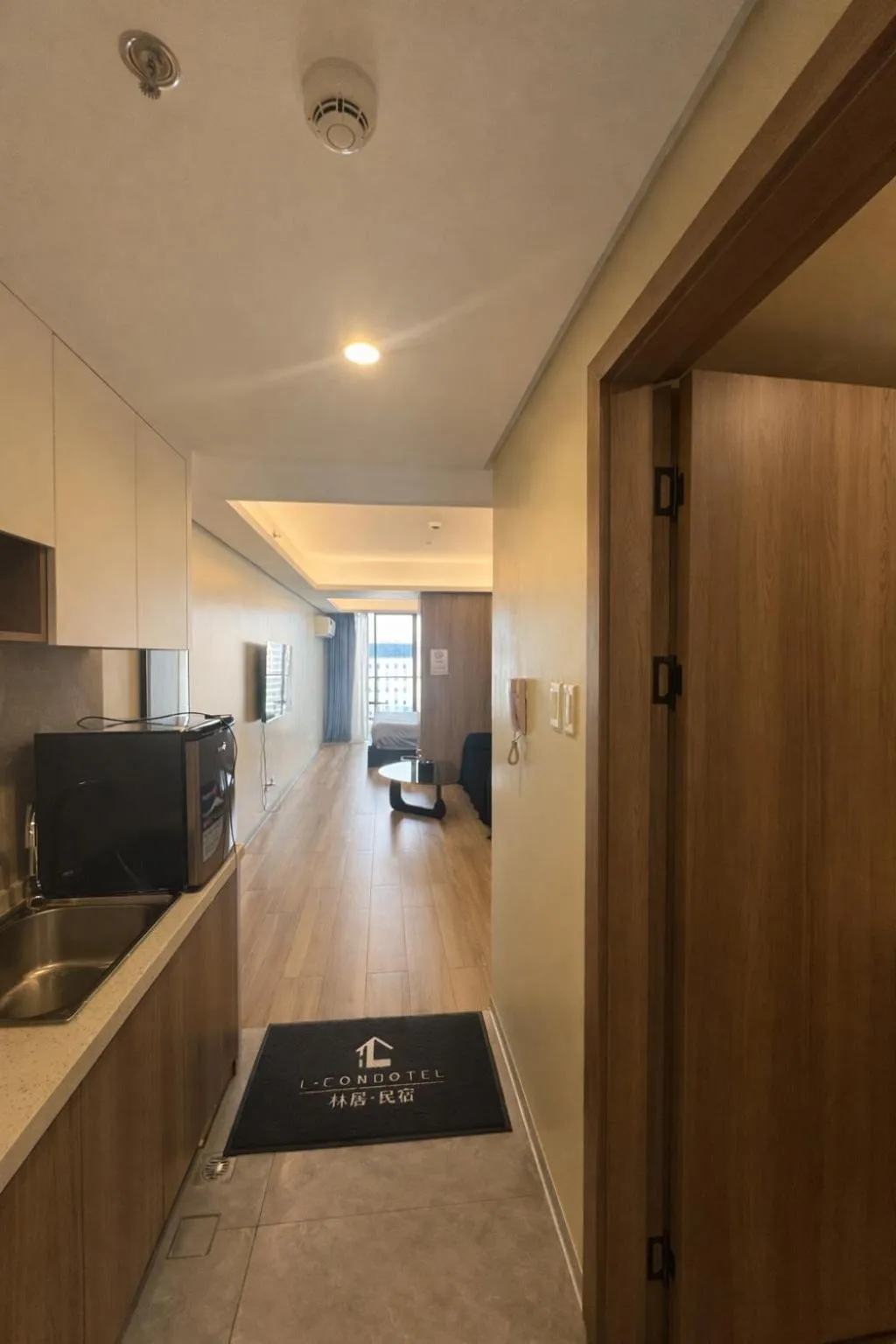 Communal lounge/ TV room in LCONDOTEL Hotel Studio with Balcony at Imperial Plaza near MOA NAIA PITX