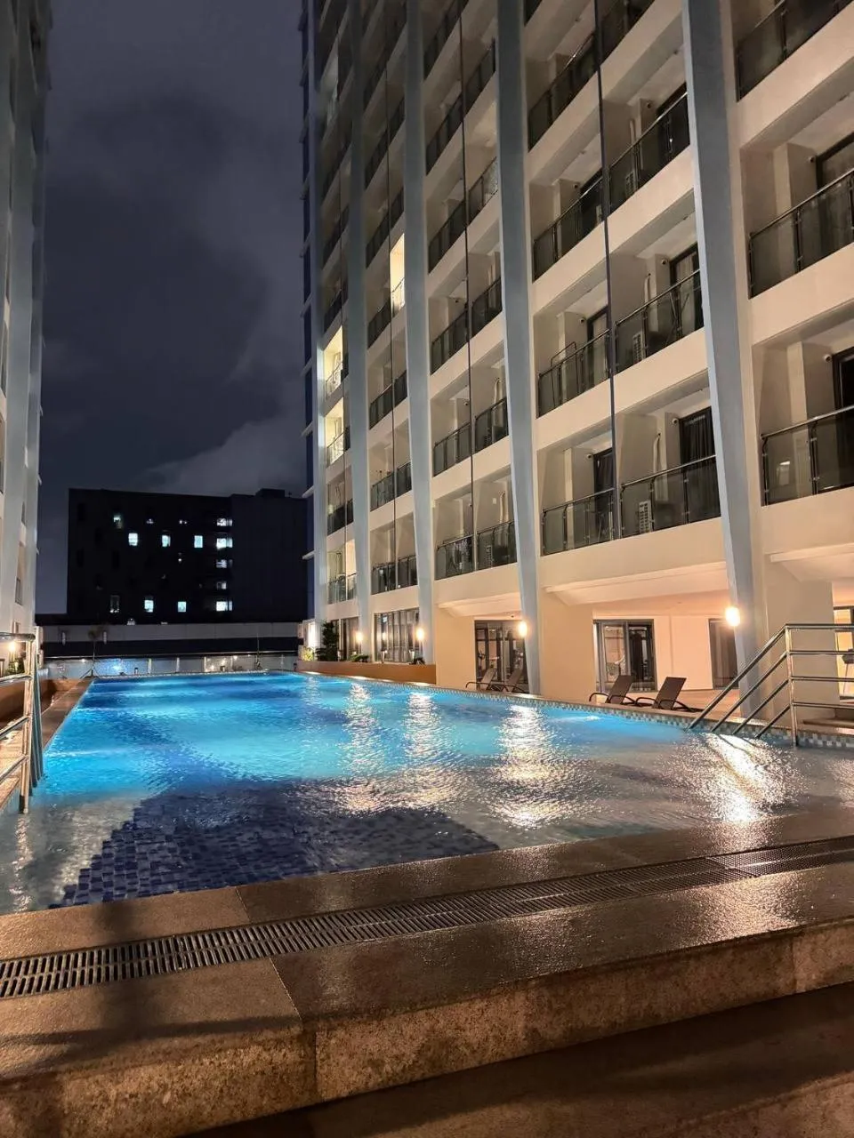 Property building in LCONDOTEL Hotel Studio with Balcony at Imperial Plaza near MOA NAIA PITX