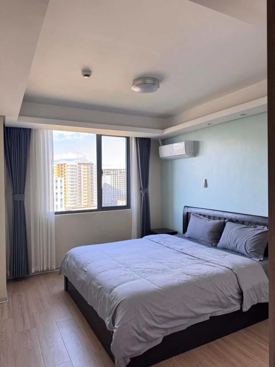 Bed in LCONDOTEL Hotel Studio with Balcony at Imperial Plaza near MOA NAIA PITX