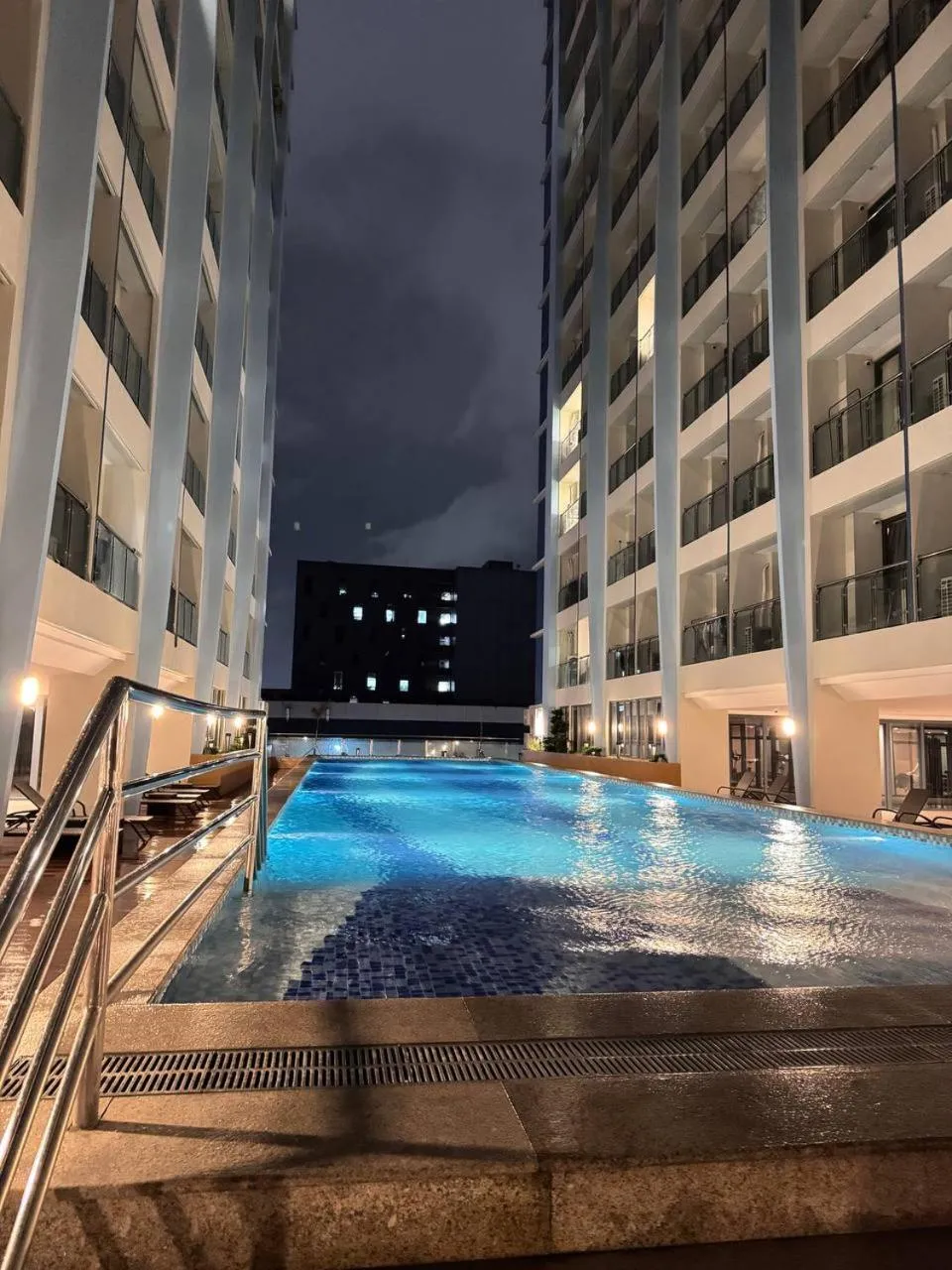 Property building in LCONDOTEL Hotel Studio with Balcony at Imperial Plaza near MOA NAIA PITX