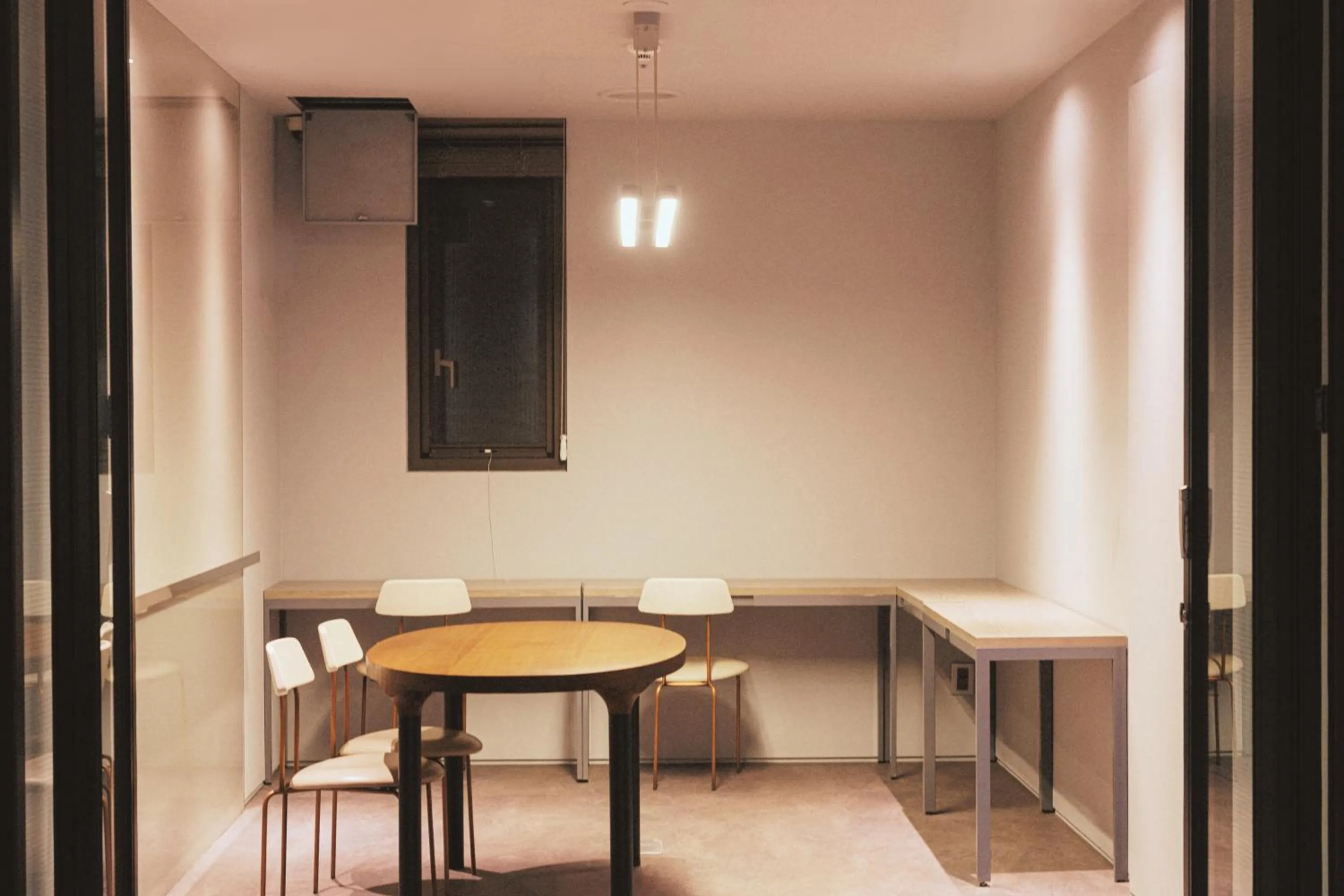 Communal lounge/ TV room in Homes Stay Suwon