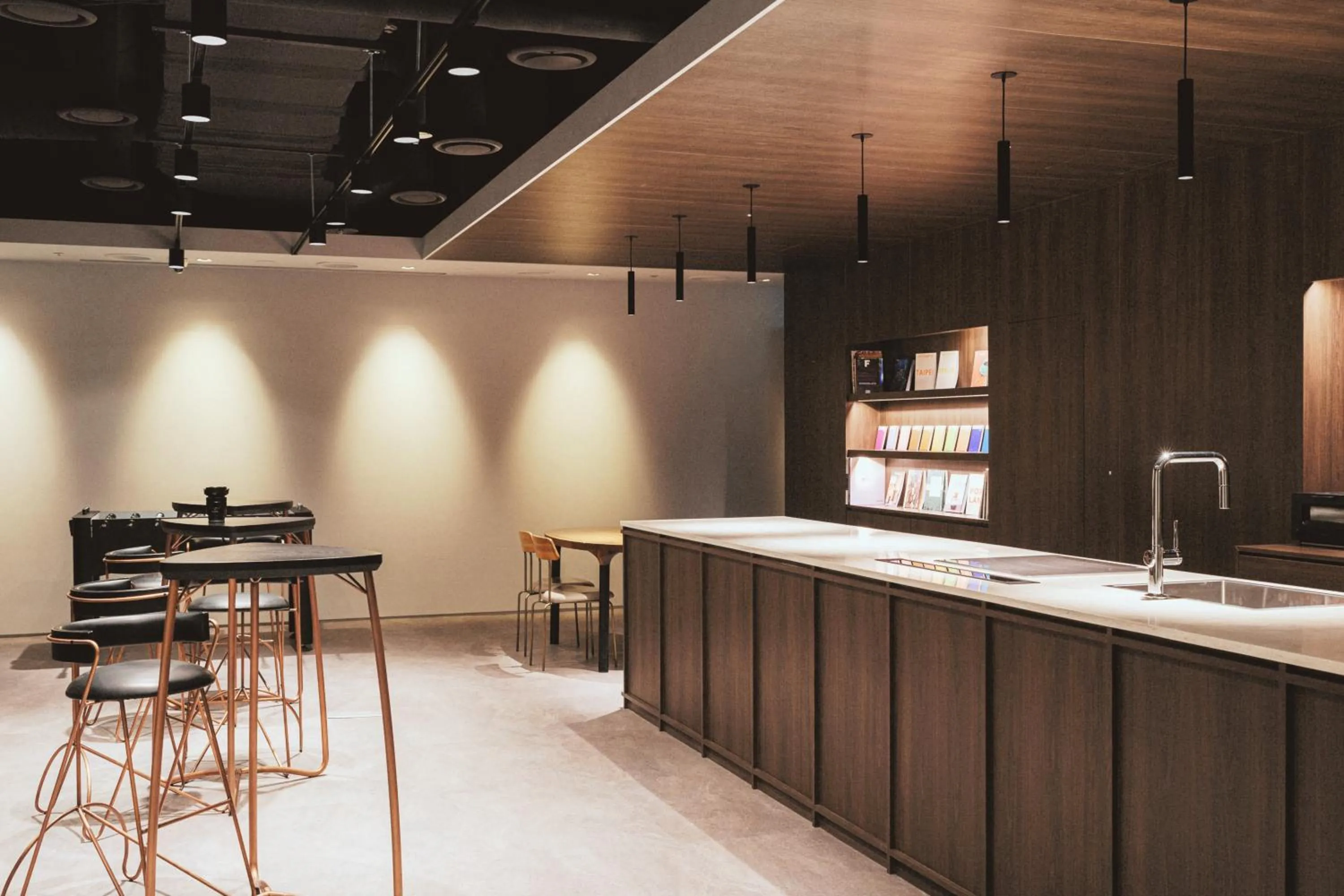 Communal lounge/ TV room in Homes Stay Suwon