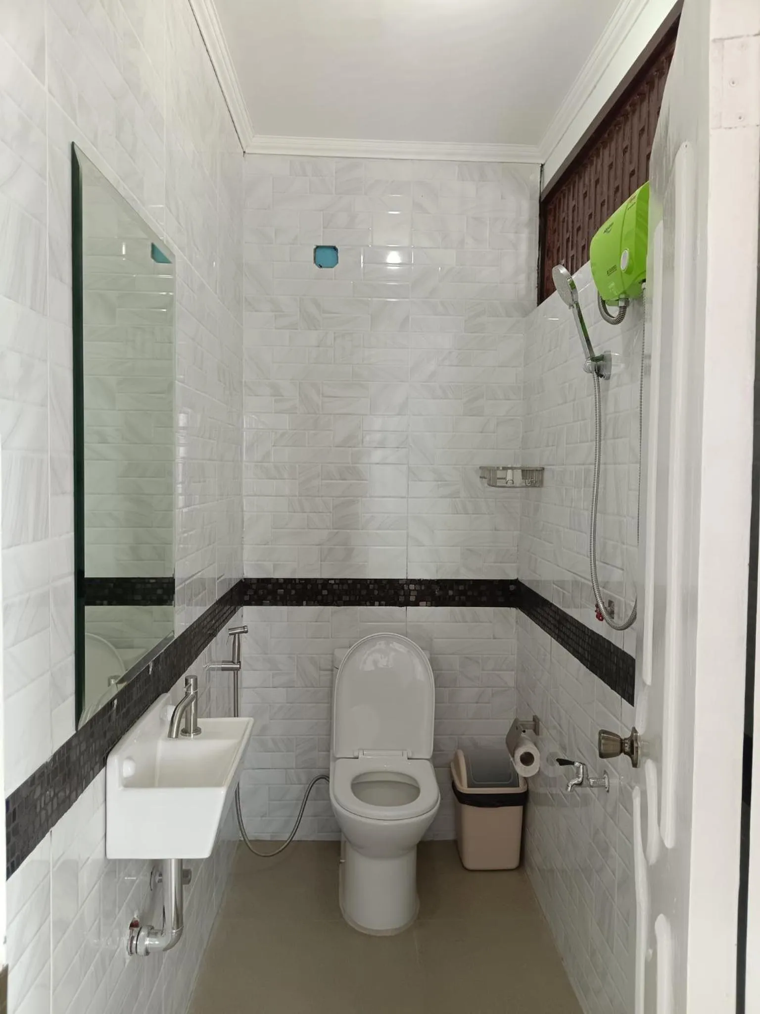 Shower in Rockwalled Adventure Resort by Hiverooms