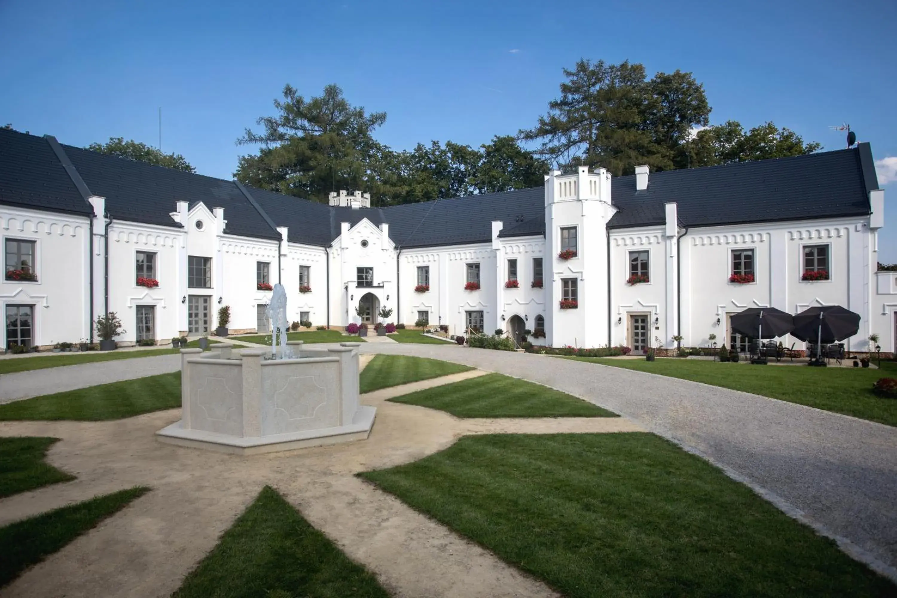 Zámek Kvasetice Zámek Kvasetice