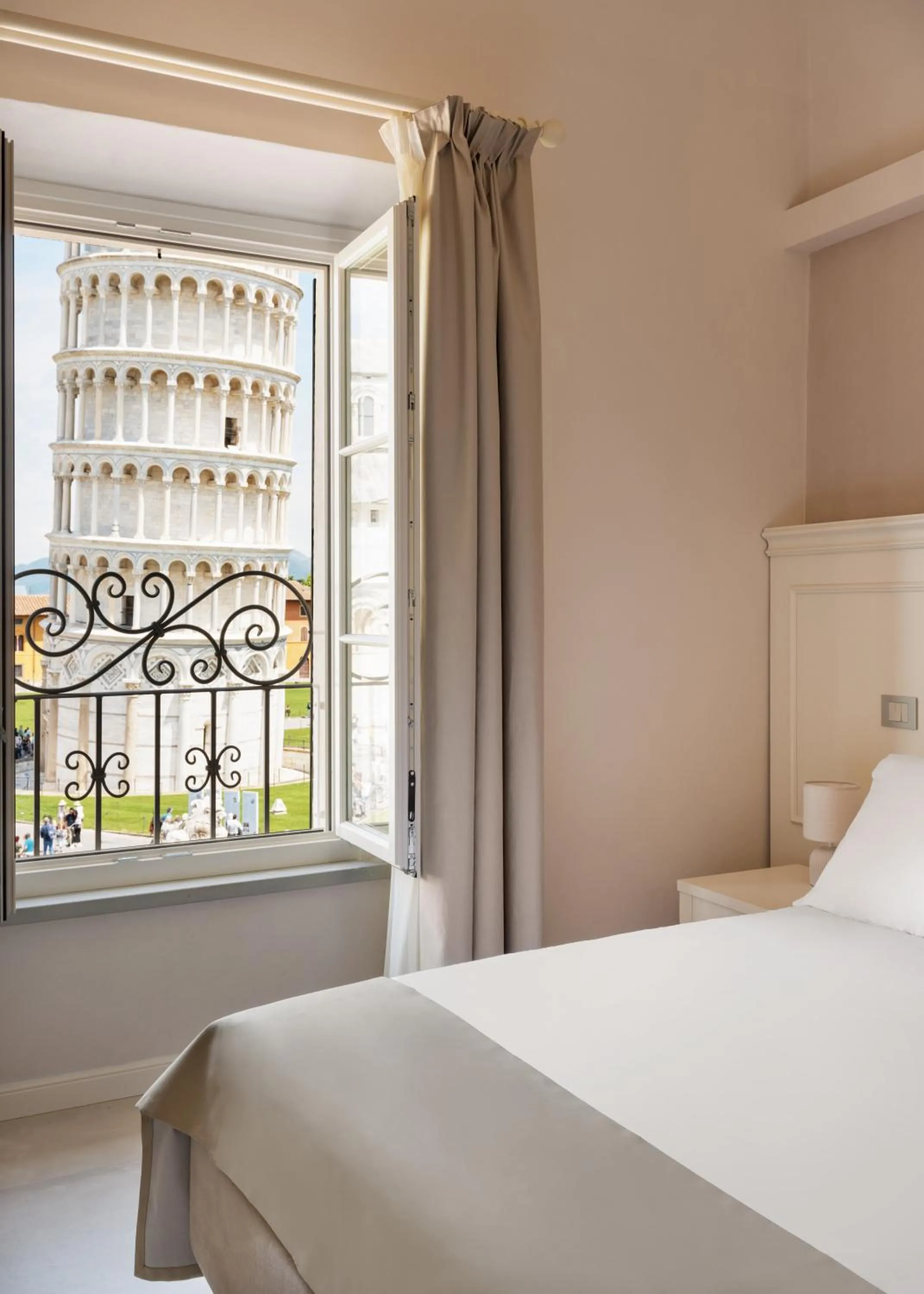 View (from property/room), Bed in Prato dei Miracoli Residenza d'Epoca