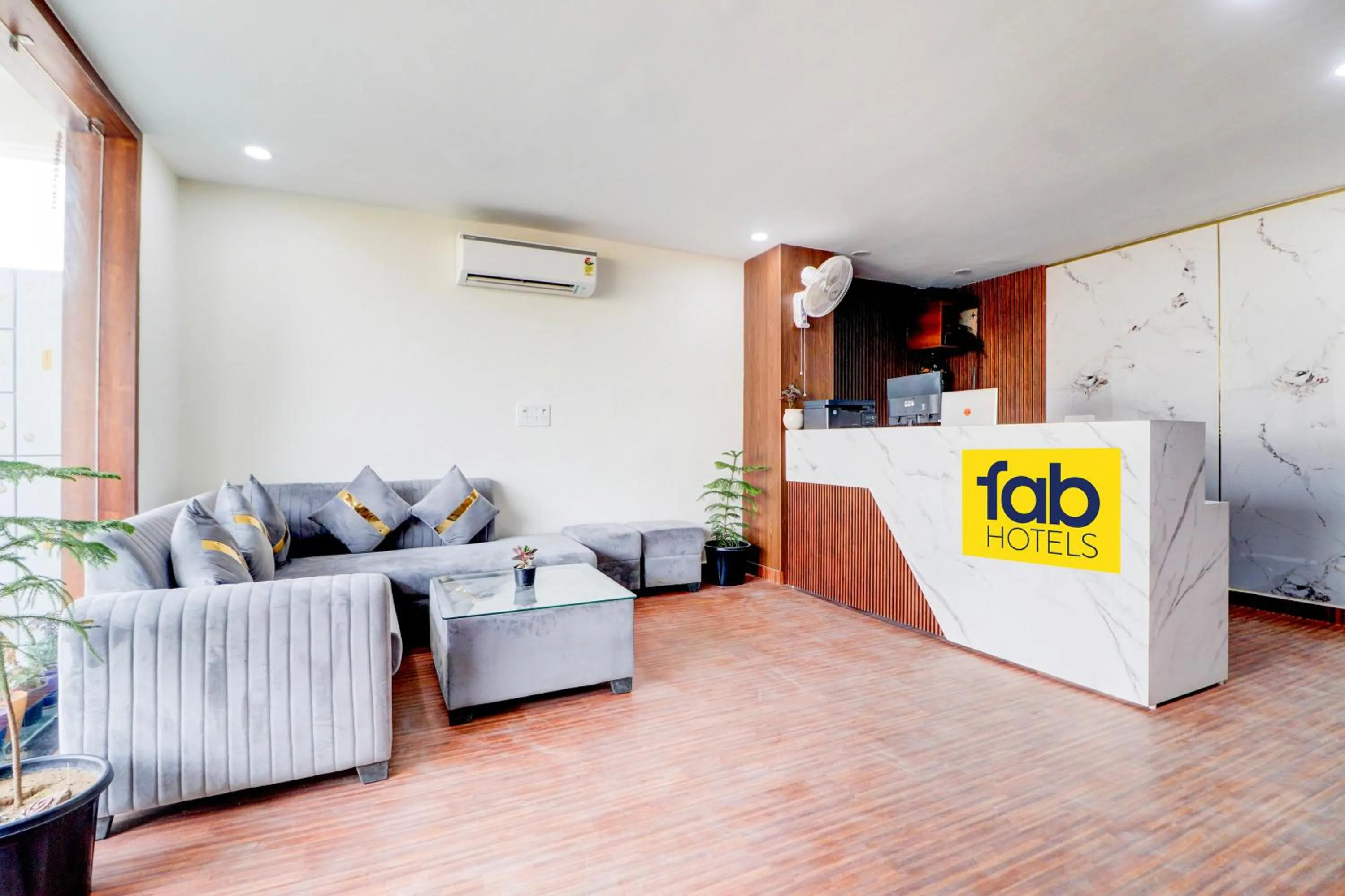 Lobby or reception in FabHotel Sky - Nr Sapphire 83 Mall, Manesar