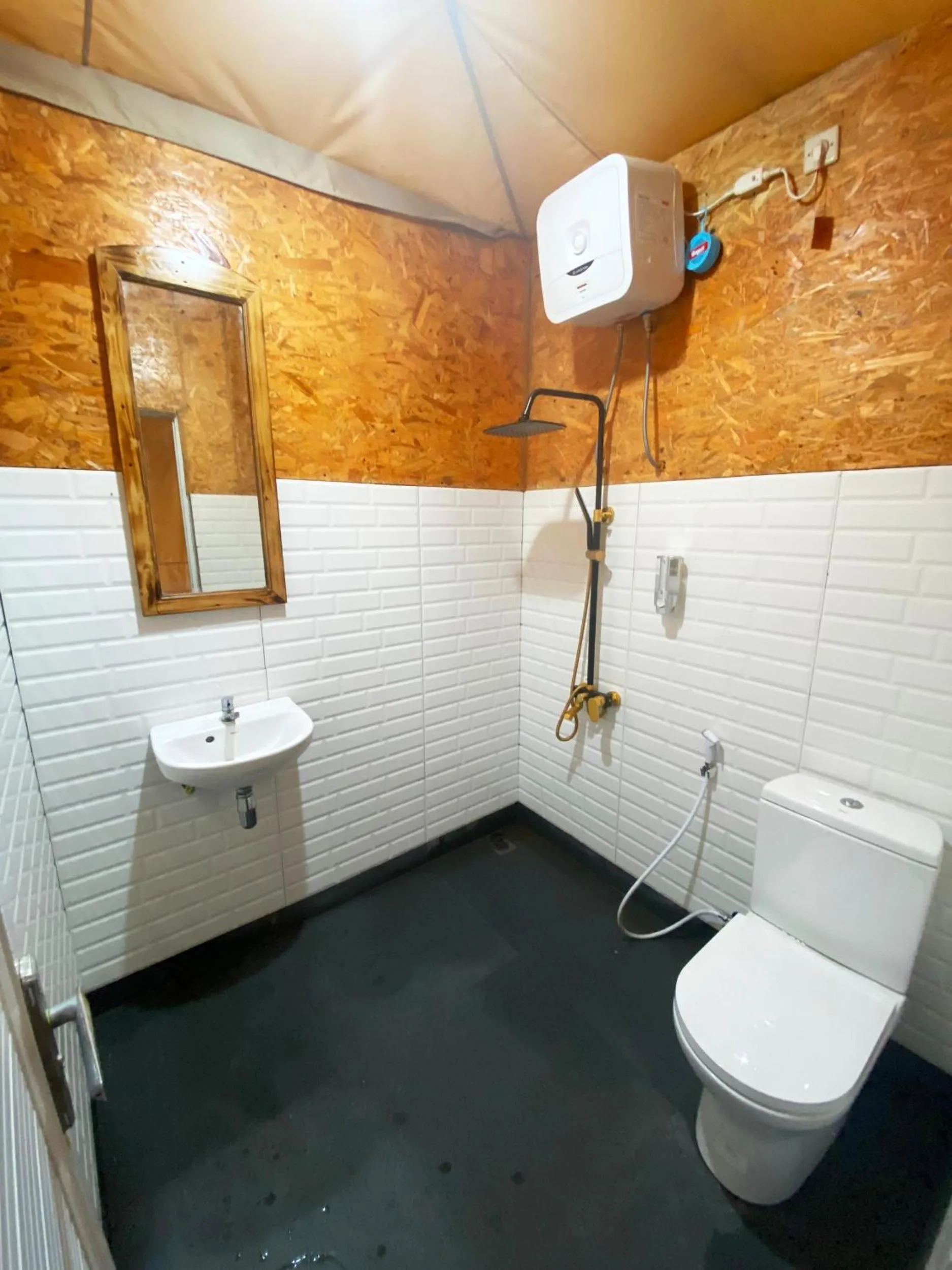 Shower in Buana Glamping