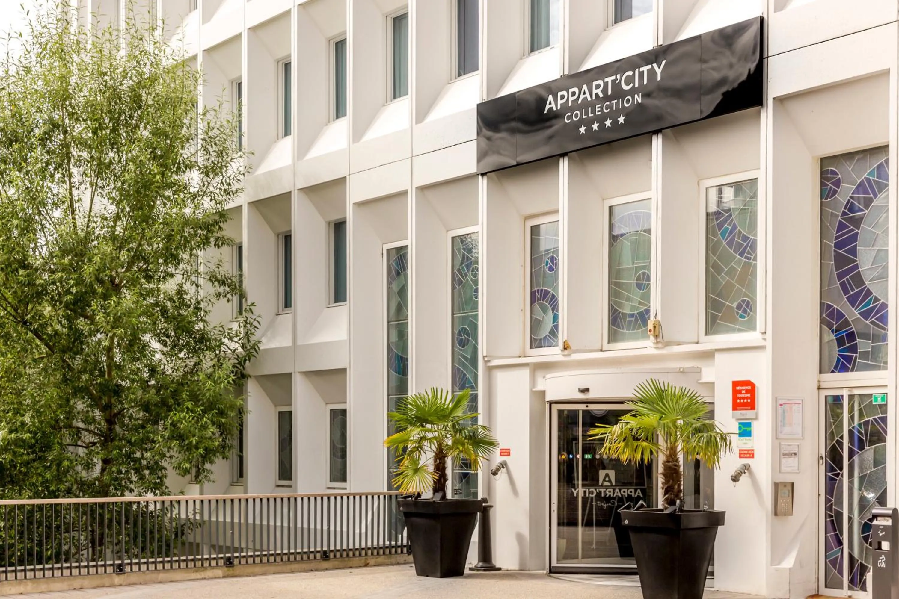 Facade/entrance in Appart'City Collection Paris Vélizy